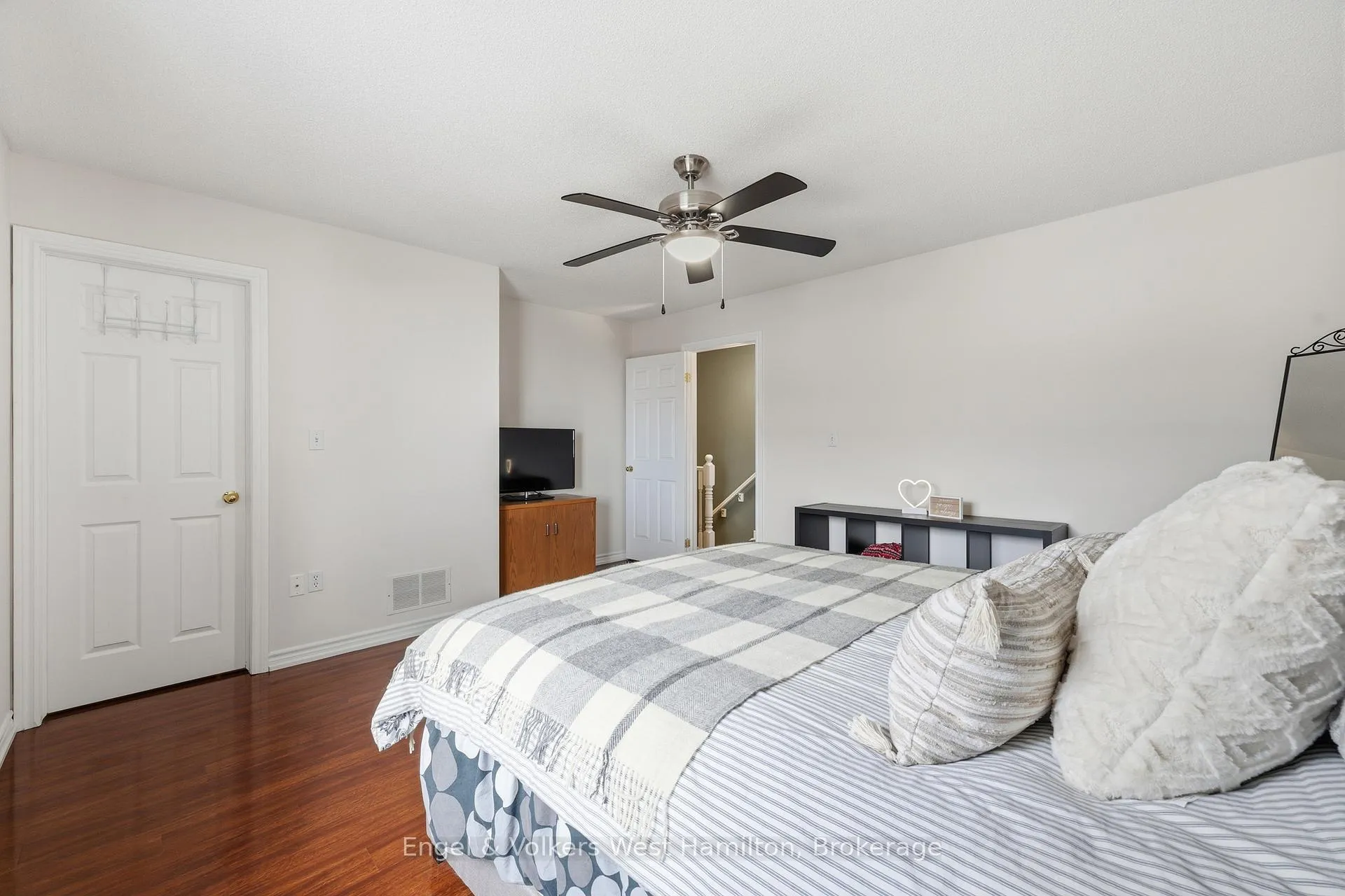 Photo 17 of Unit 41, 39 Pinewoods Drive, Hamilton, Stoney Creek Mountain — HOMEH
