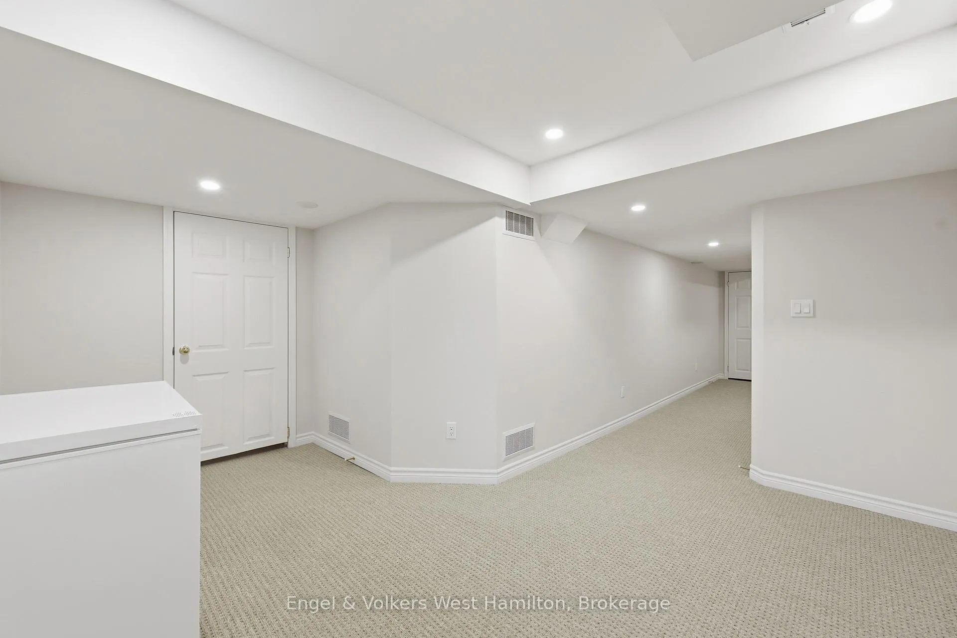 Photo 22 of Unit 41, 39 Pinewoods Drive, Hamilton, Stoney Creek Mountain — HOMEH