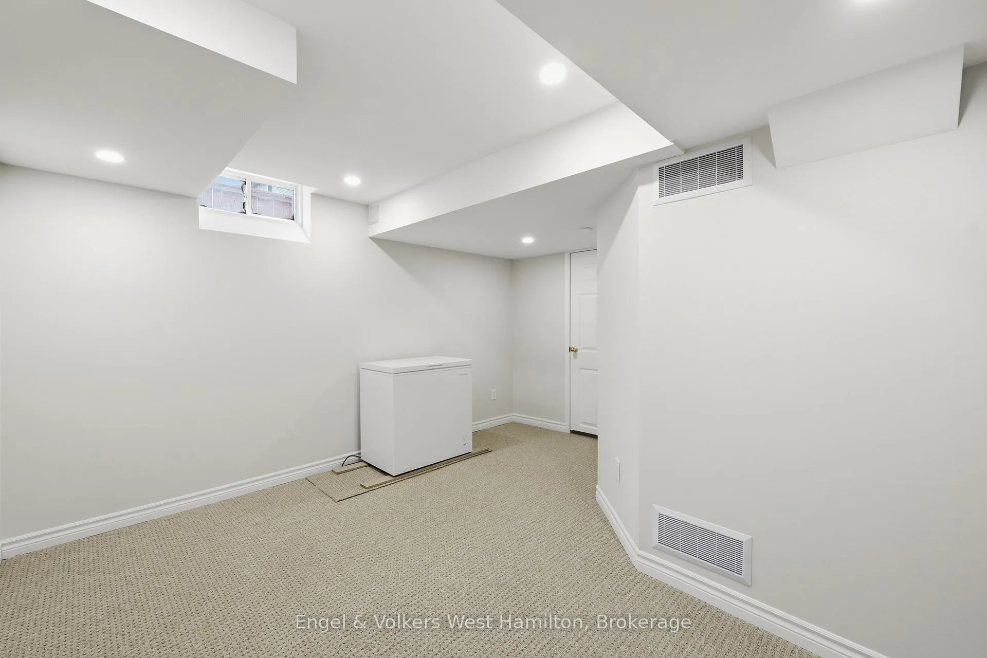 Photo 23 of Unit 41, 39 Pinewoods Drive, Hamilton, Stoney Creek Mountain — HOMEH