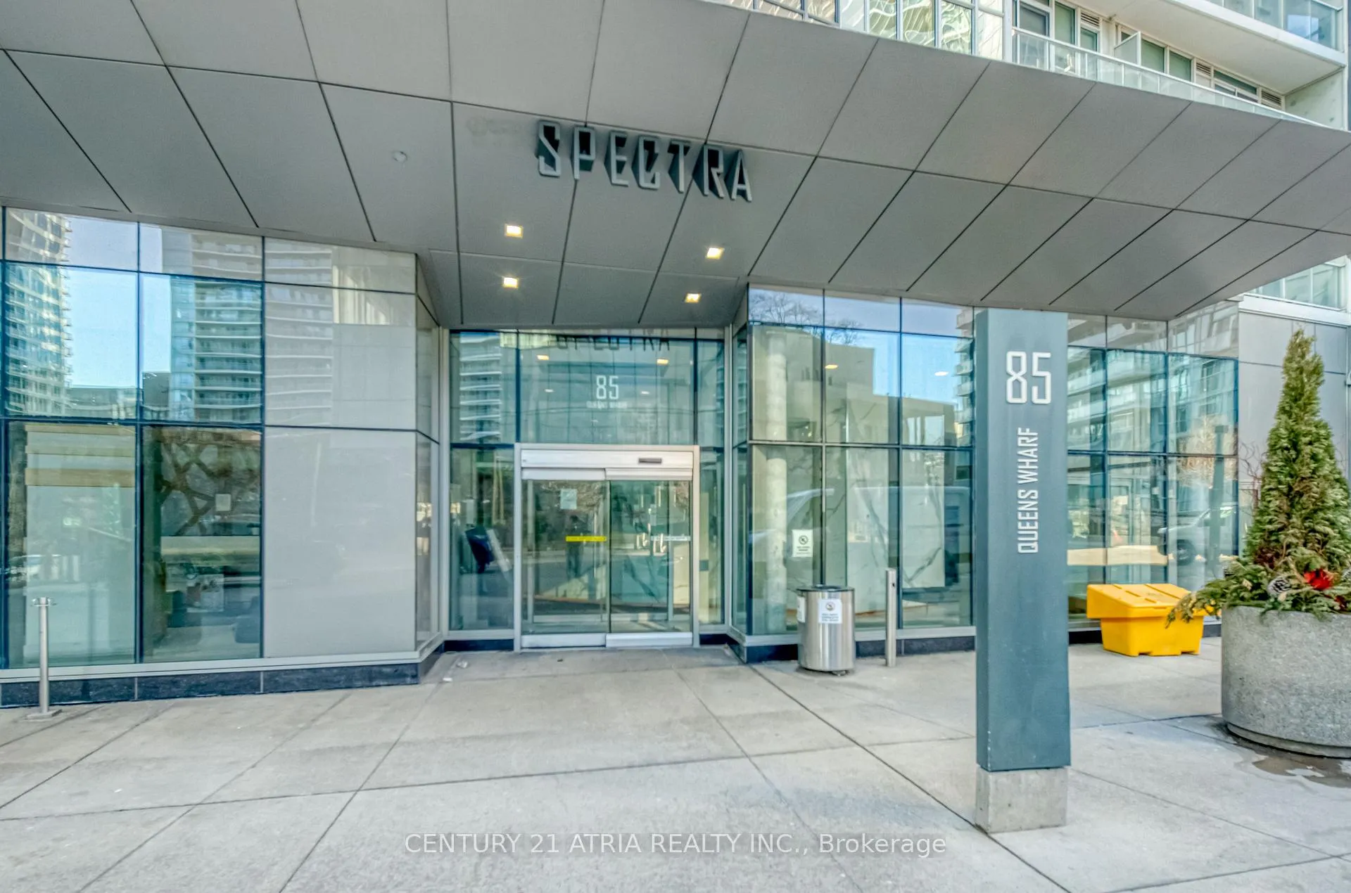 Photo 2 of Unit 812, 85 Queens Wharf Road, Toronto, Waterfront Communities — HOMEH
