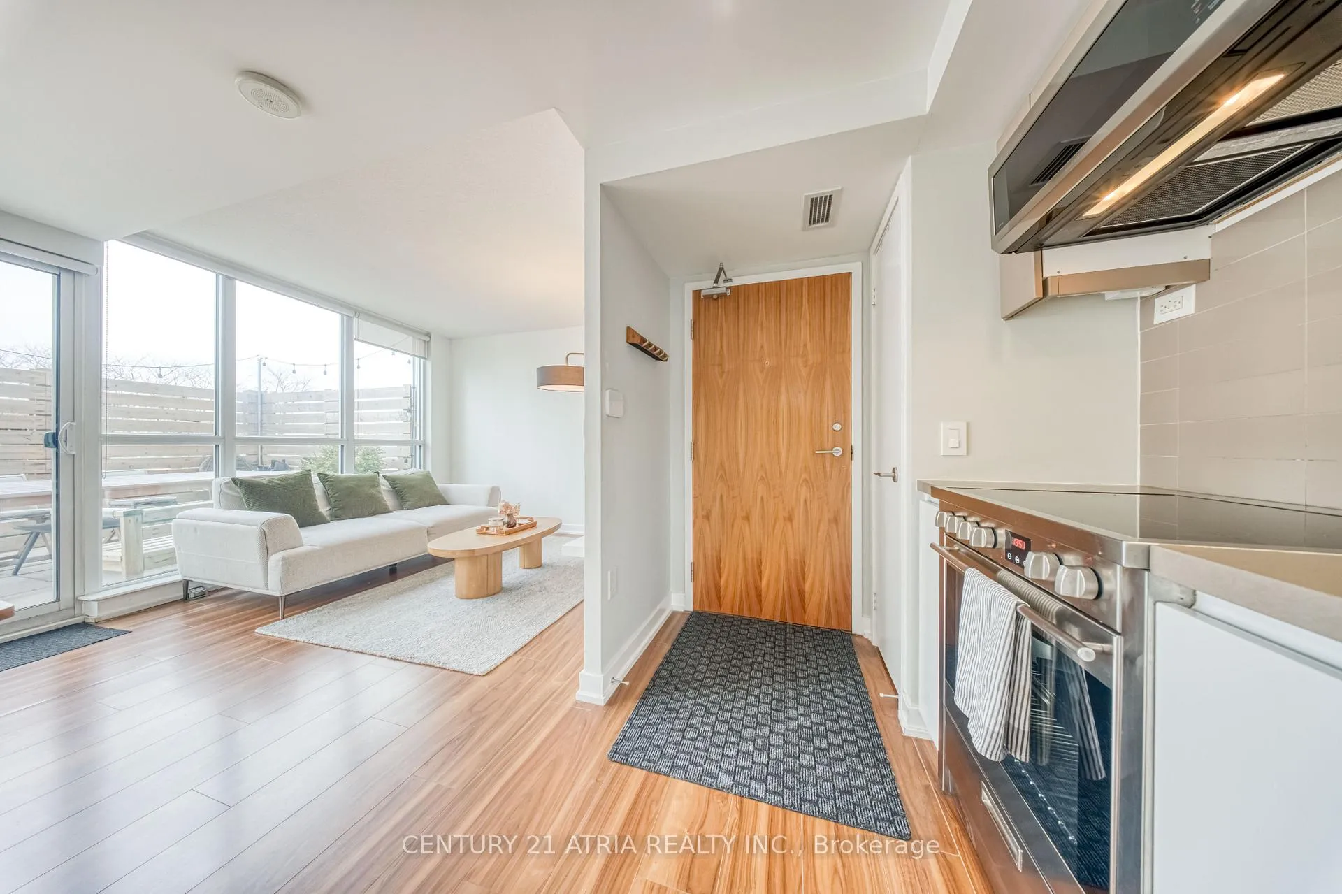 Photo 4 of Unit 812, 85 Queens Wharf Road, Toronto, Waterfront Communities — HOMEH