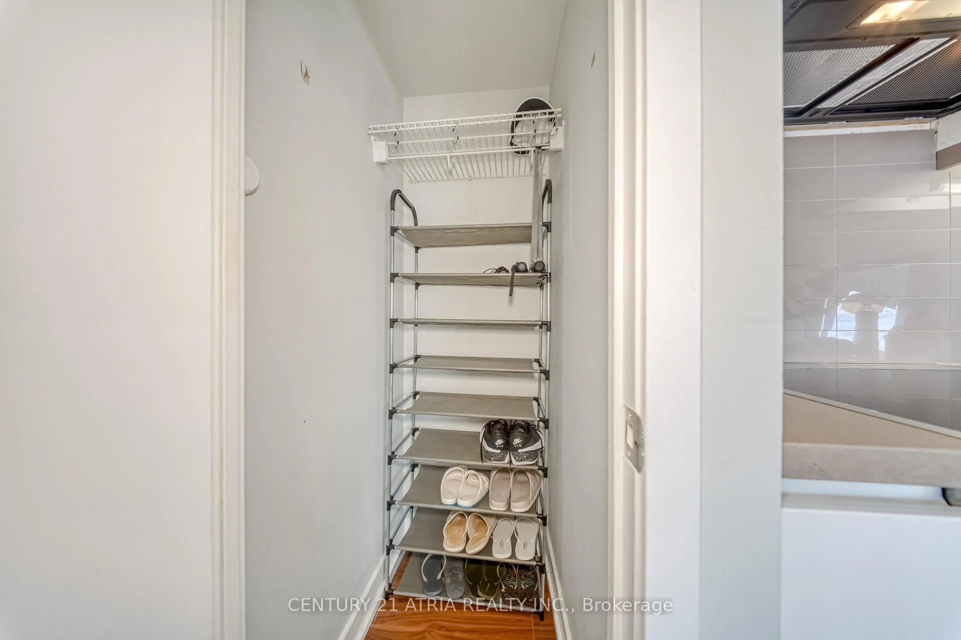 Photo 5 of Unit 812, 85 Queens Wharf Road, Toronto, Waterfront Communities — HOMEH