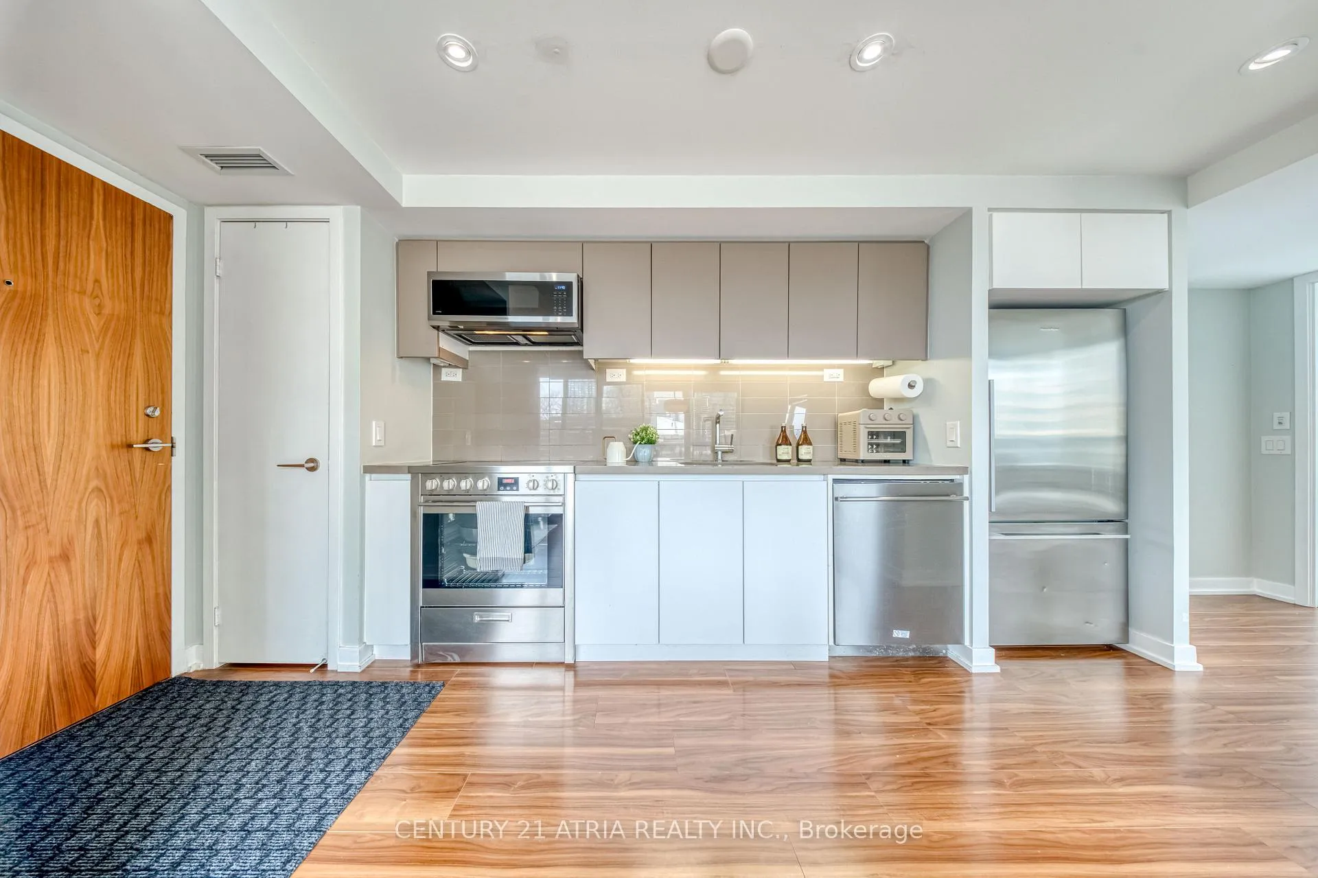 Photo 7 of Unit 812, 85 Queens Wharf Road, Toronto, Waterfront Communities — HOMEH