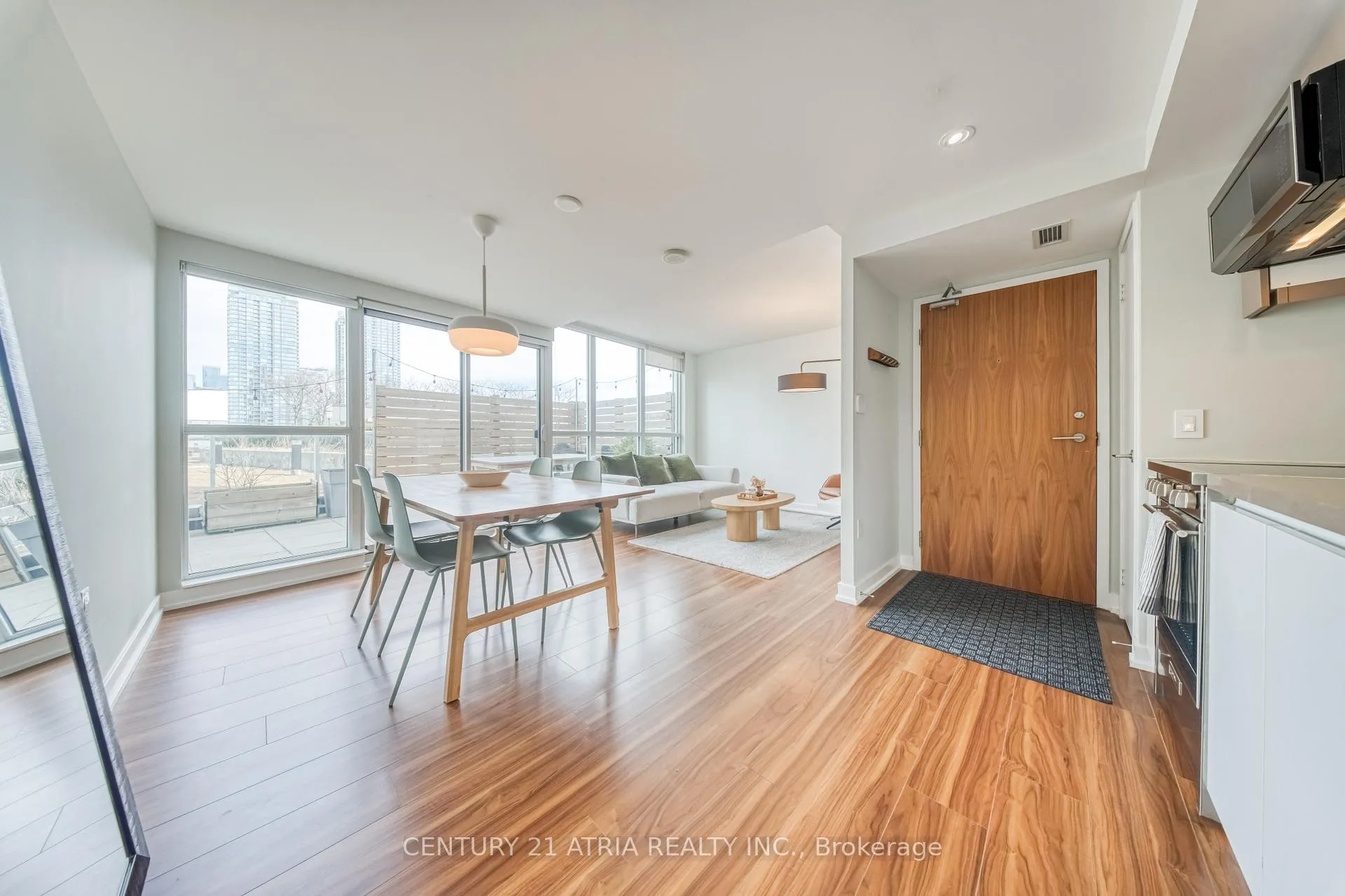 Photo 9 of Unit 812, 85 Queens Wharf Road, Toronto, Waterfront Communities — HOMEH
