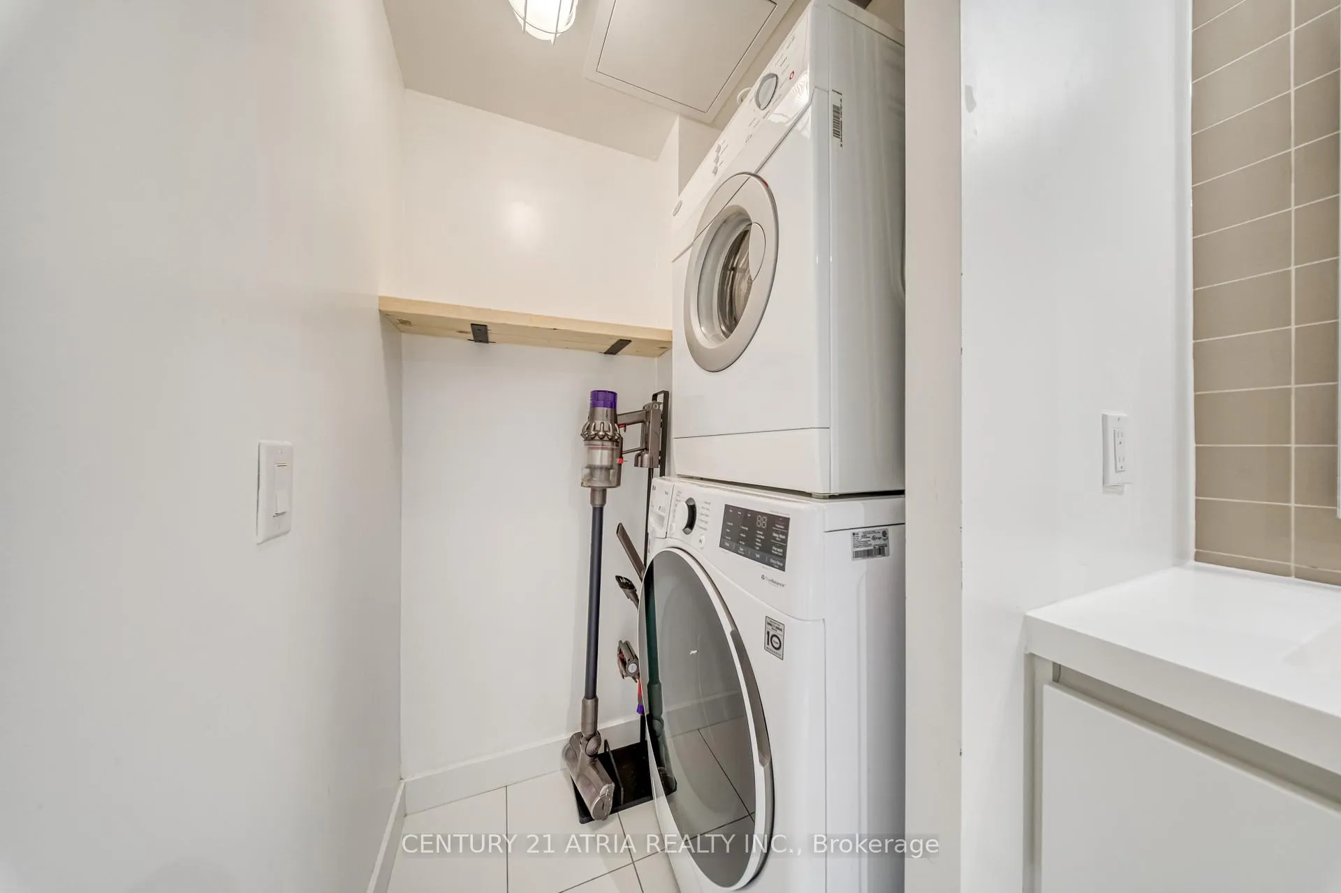 Photo 33 of Unit 812, 85 Queens Wharf Road, Toronto, Waterfront Communities — HOMEH
