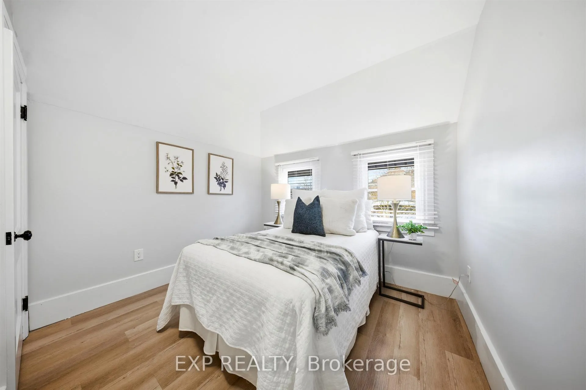 Photo 25 of 35 Stirling Avenue N, Kitchener — HOMEH