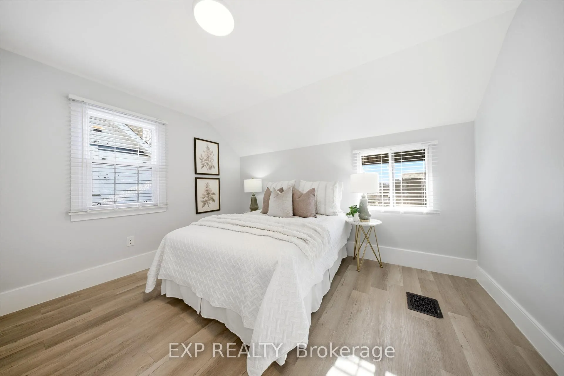 Photo 28 of 35 Stirling Avenue N, Kitchener — HOMEH