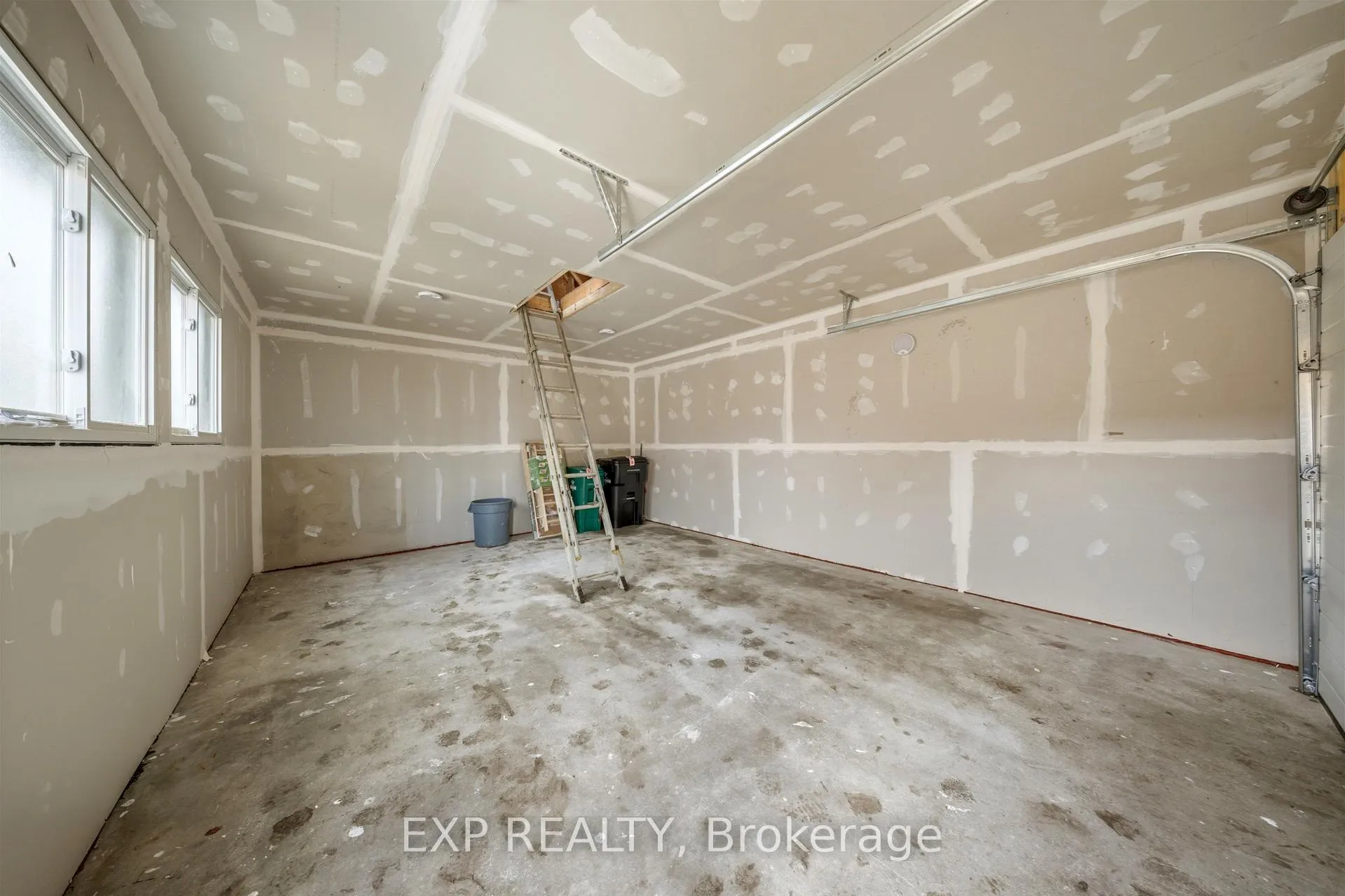 Photo 33 of 35 Stirling Avenue N, Kitchener — HOMEH