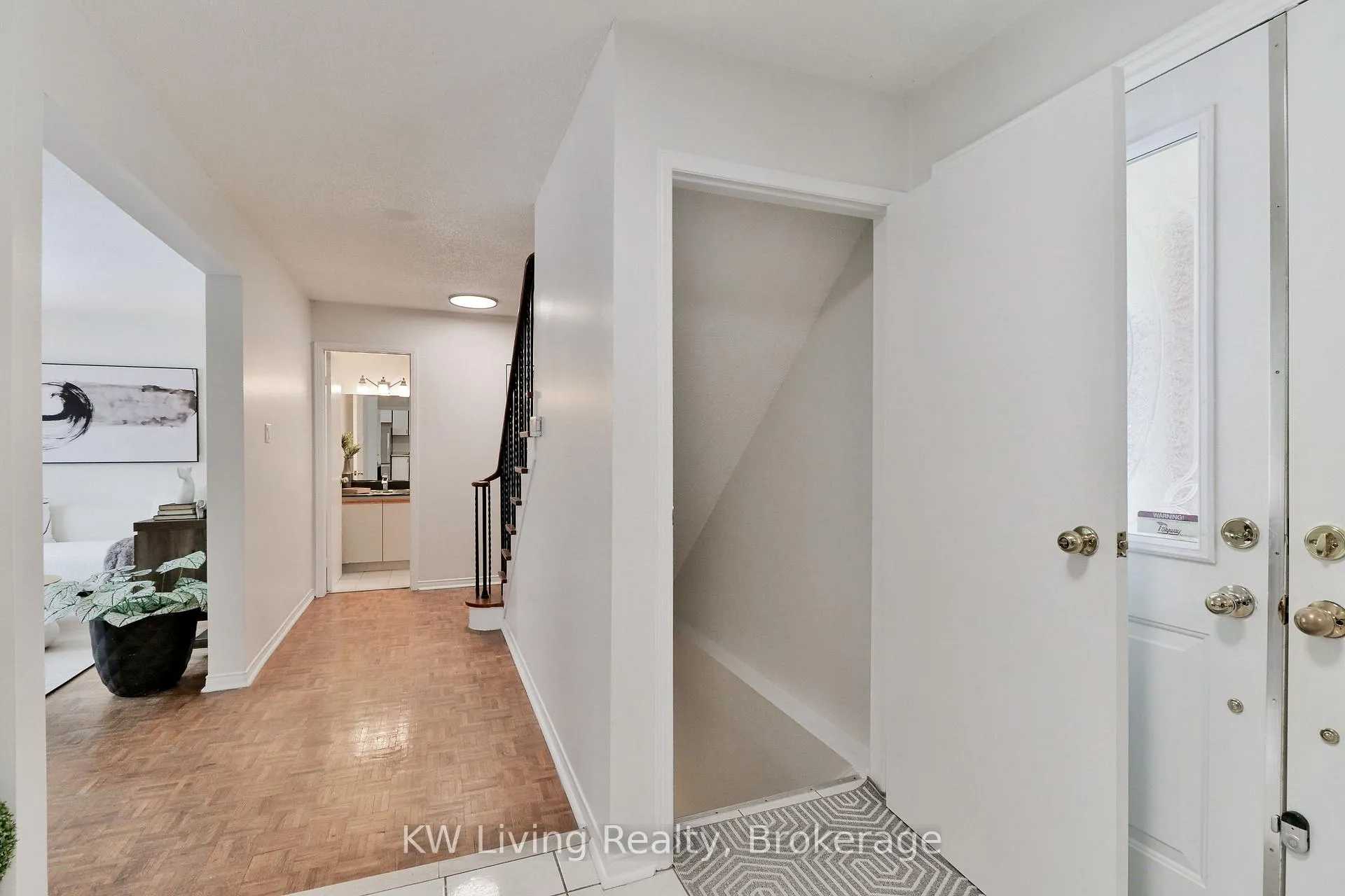 Photo 4 of 10 Liebeck Crescent, Markham, Unionville — HOMEH