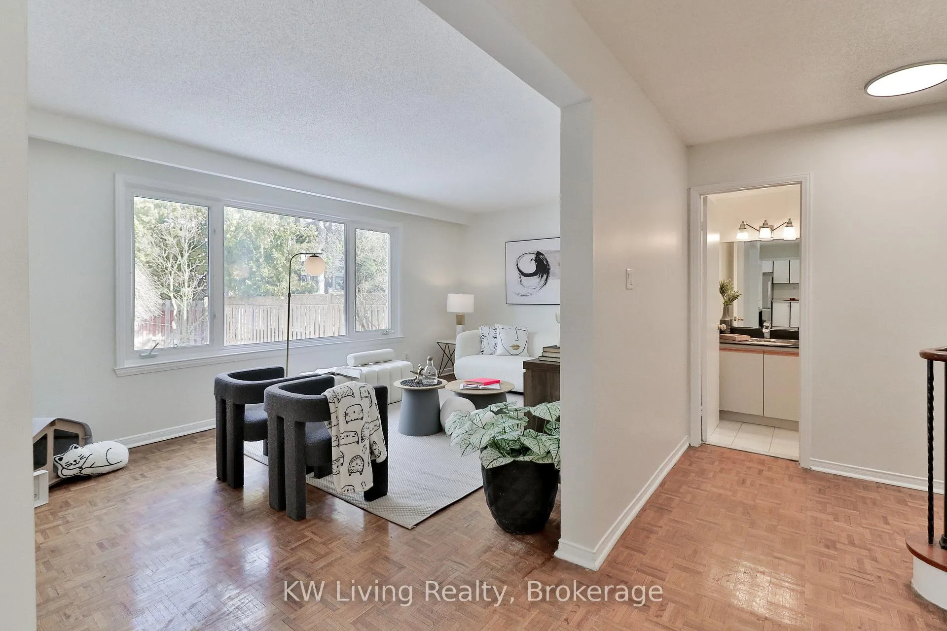 Photo 5 of 10 Liebeck Crescent, Markham, Unionville — HOMEH