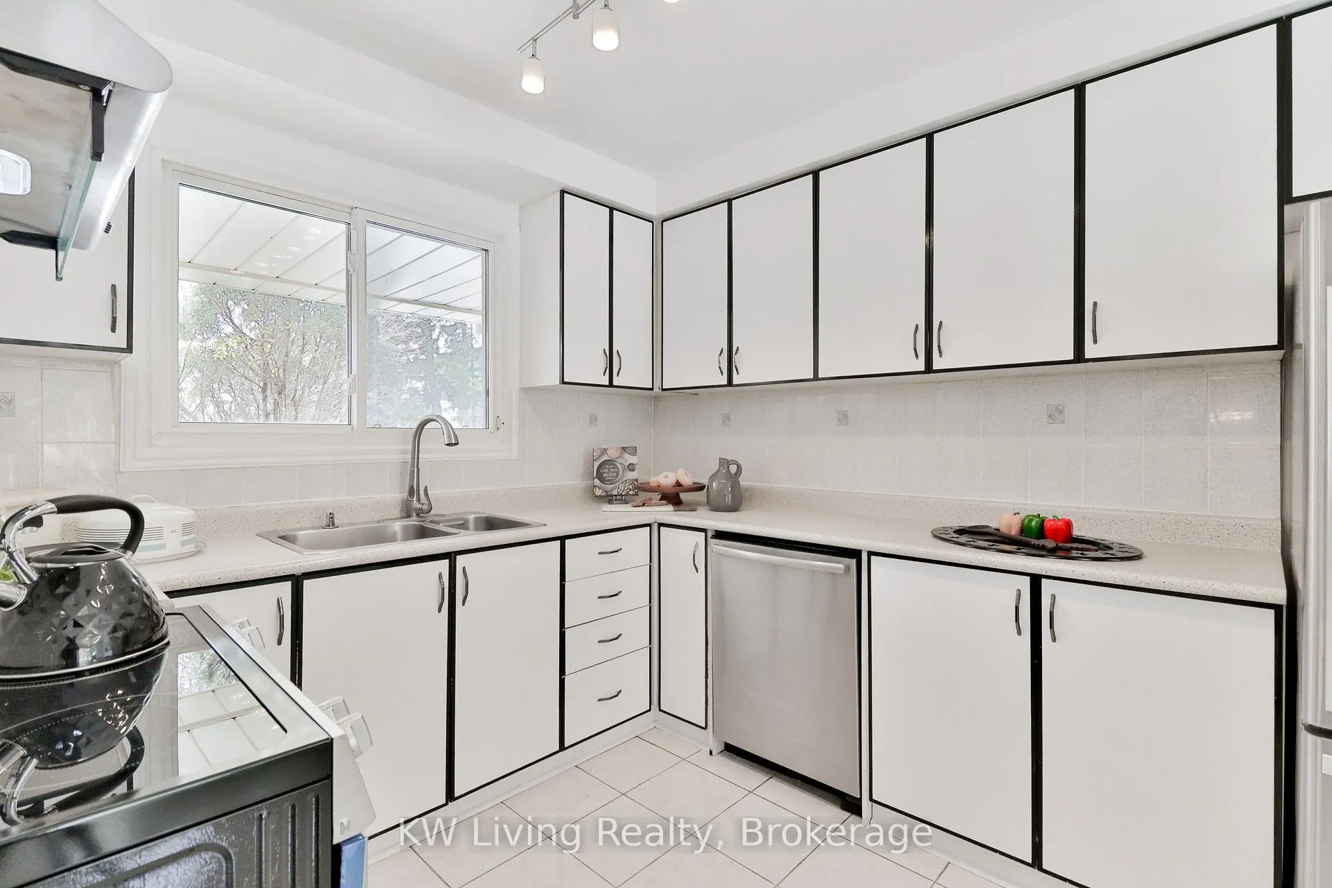 Photo 11 of 10 Liebeck Crescent, Markham, Unionville — HOMEH