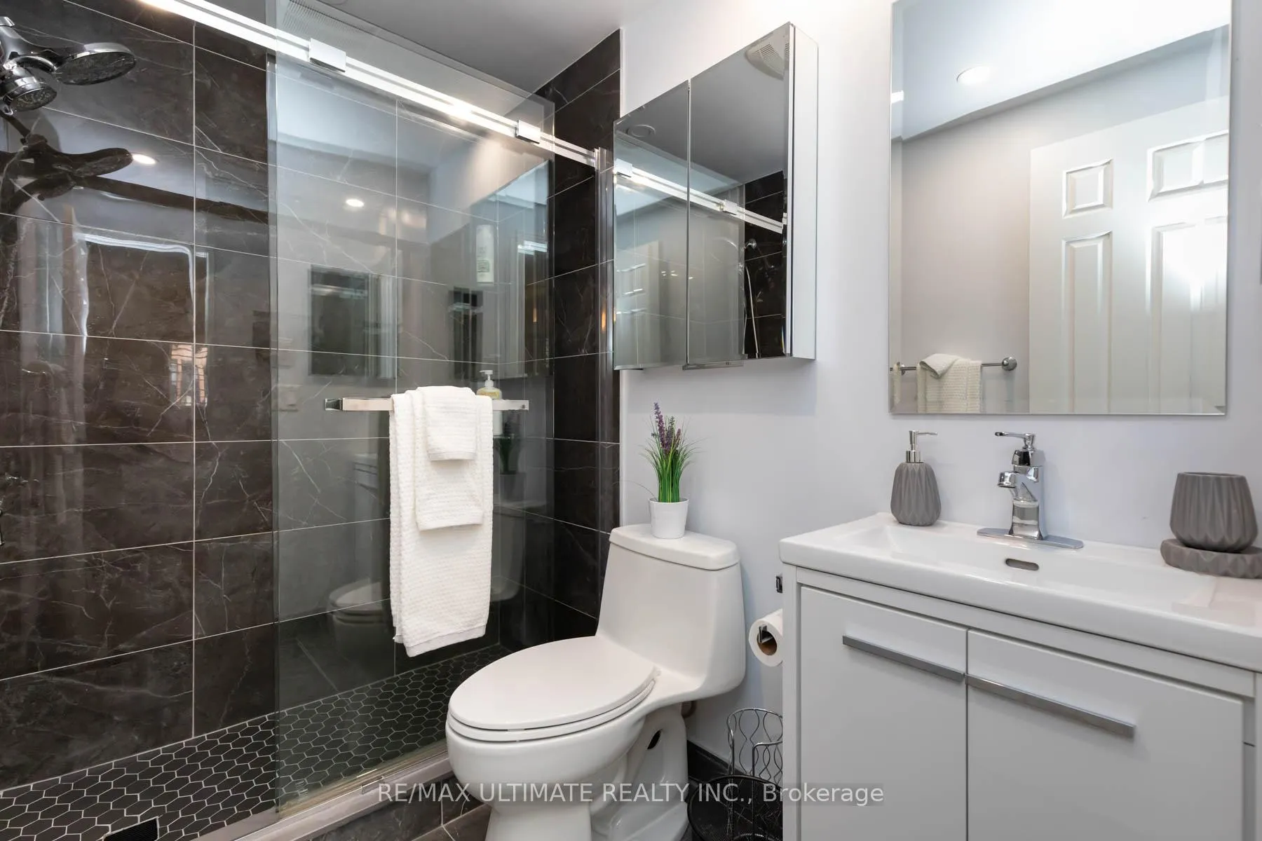 Photo 16 of 7 Sylvan Valleyway, Toronto, Lawrence Park North — HOMEH