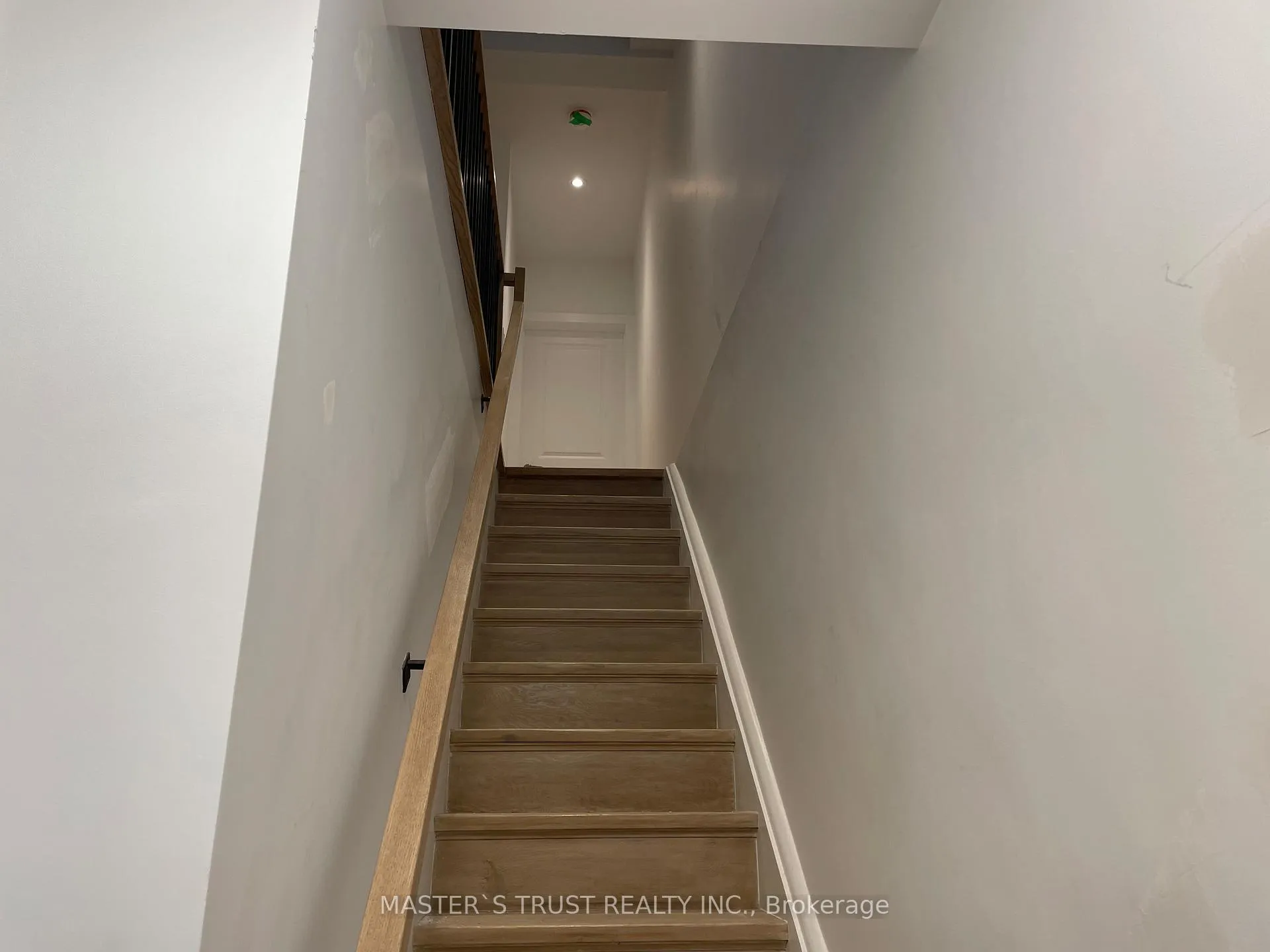 Photo 3 of Unit Unit2, 370 Lippincott Street, Toronto, University — HOMEH