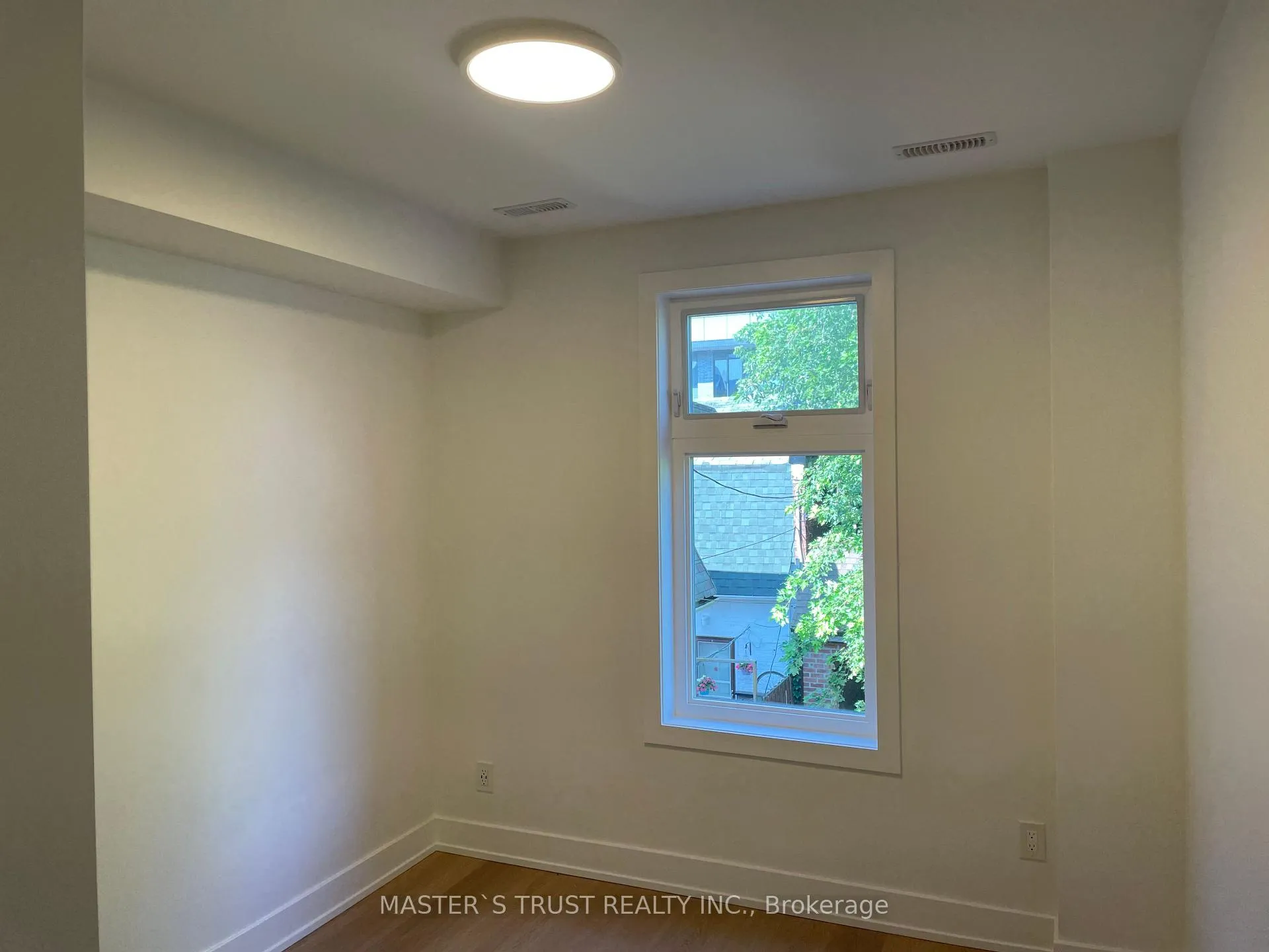 Photo 4 of Unit Unit2, 370 Lippincott Street, Toronto, University — HOMEH