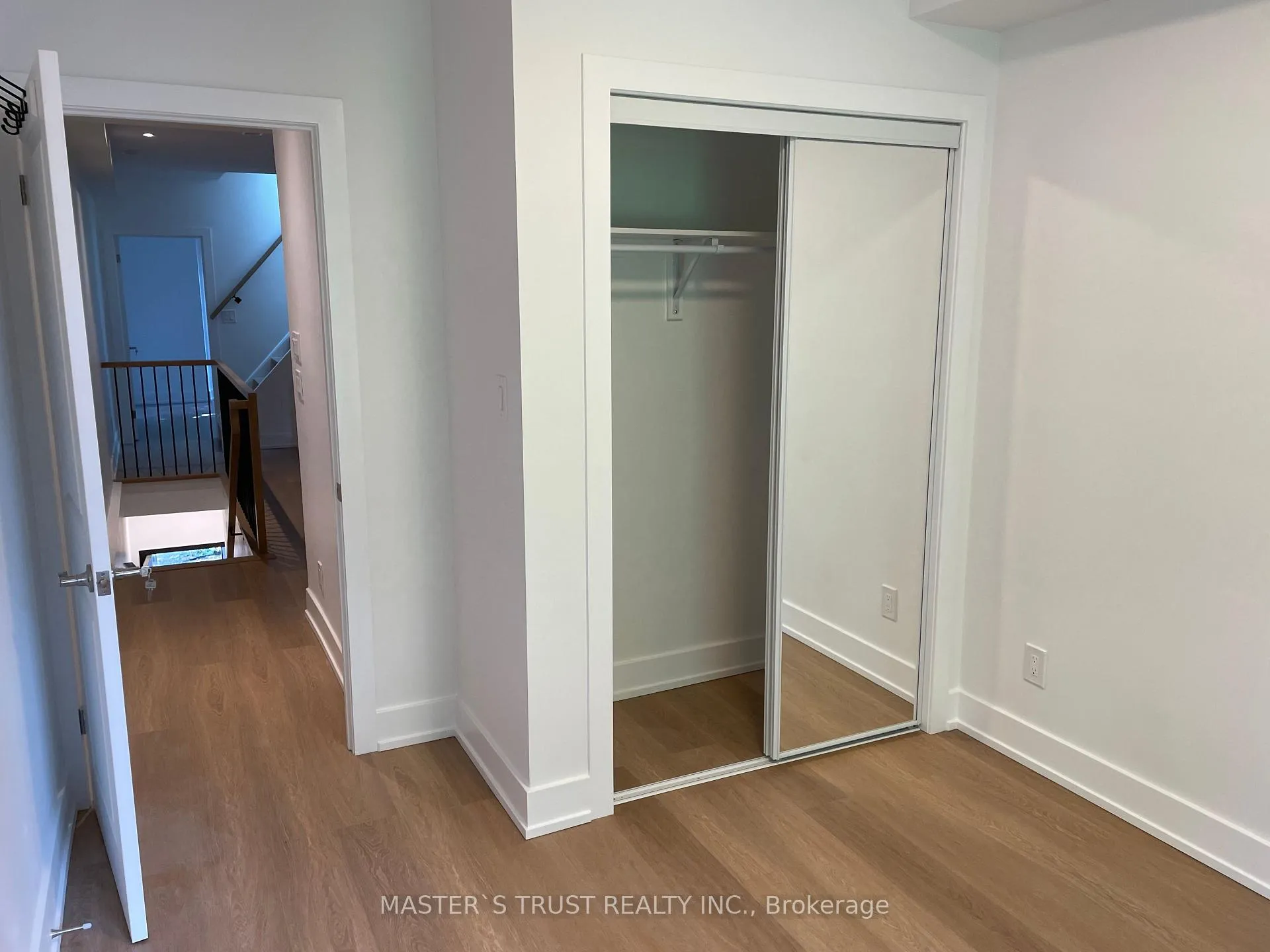 Photo 5 of Unit Unit2, 370 Lippincott Street, Toronto, University — HOMEH