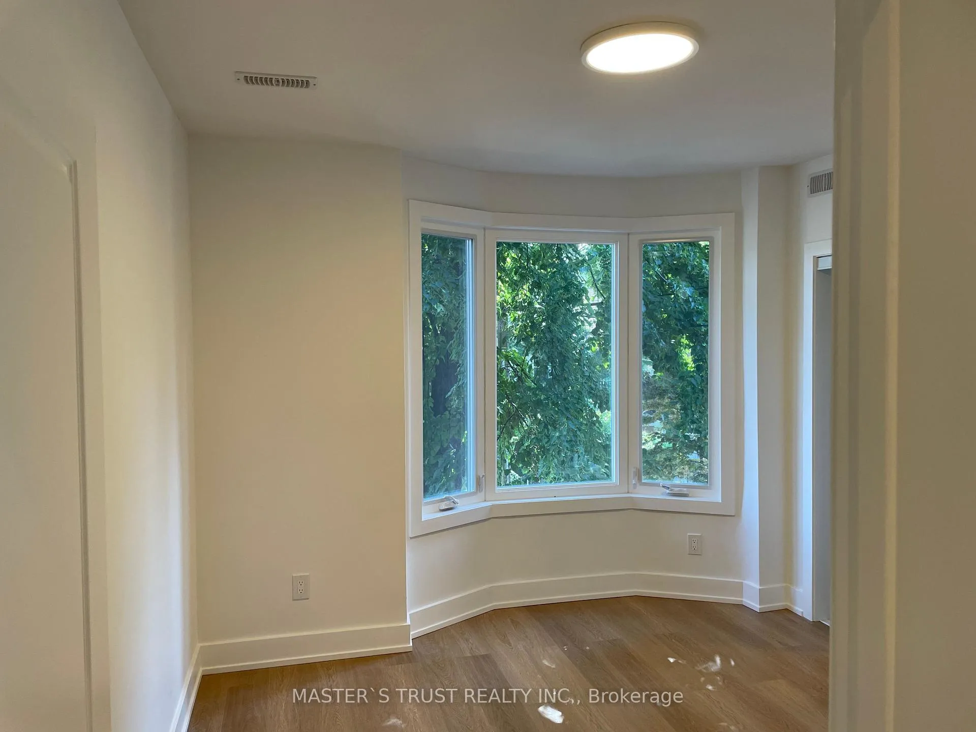 Photo 10 of Unit Unit2, 370 Lippincott Street, Toronto, University — HOMEH
