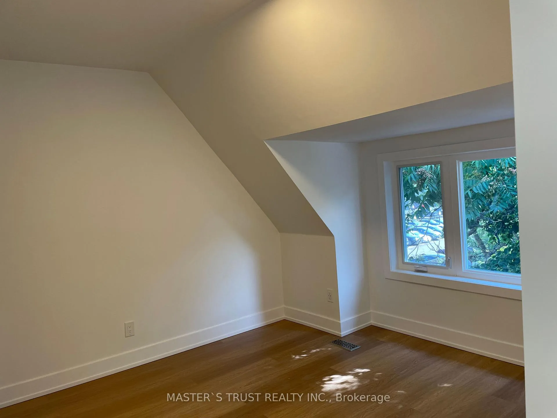 Photo 14 of Unit Unit2, 370 Lippincott Street, Toronto, University — HOMEH