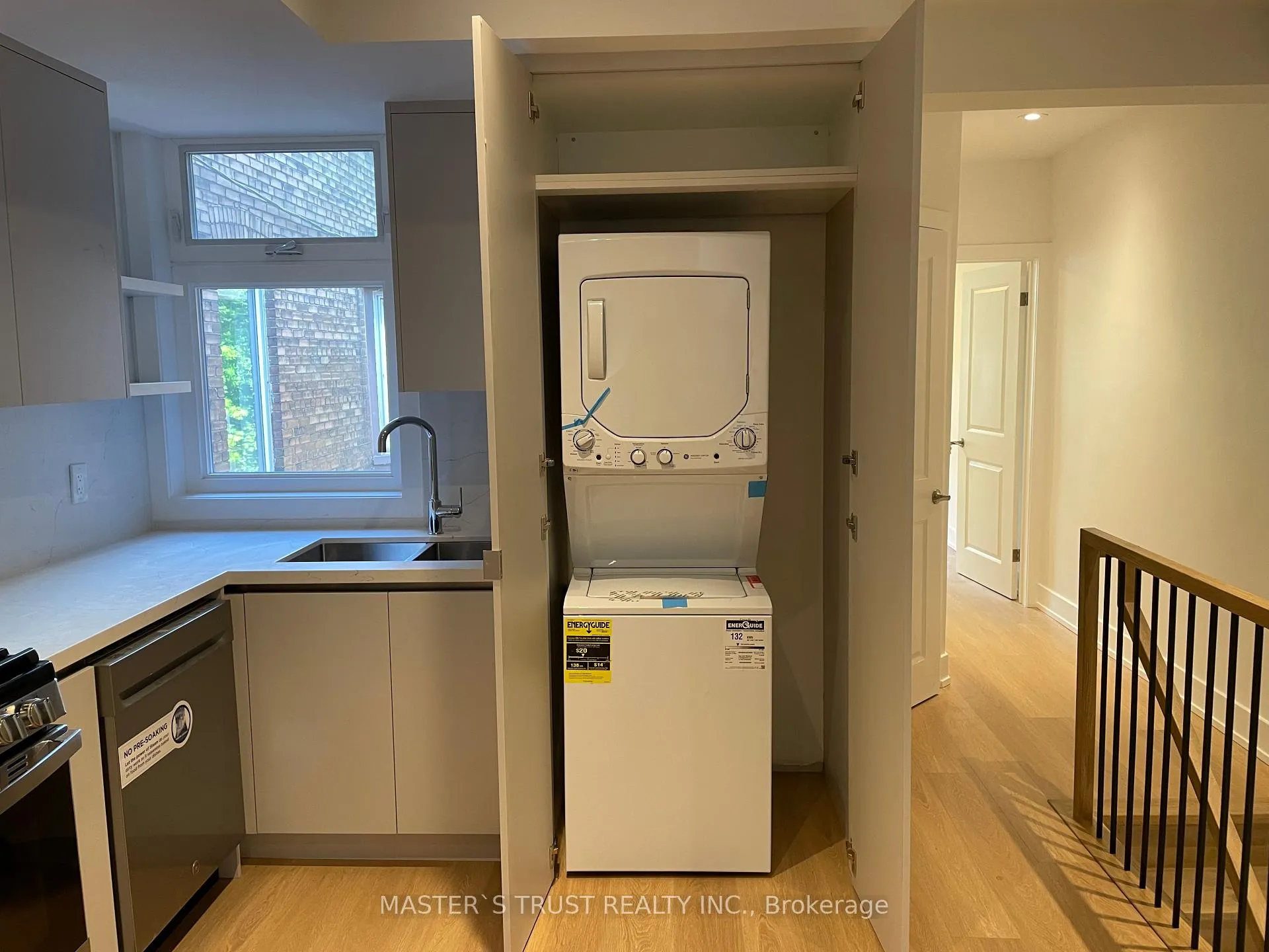 Photo 18 of Unit Unit2, 370 Lippincott Street, Toronto, University — HOMEH