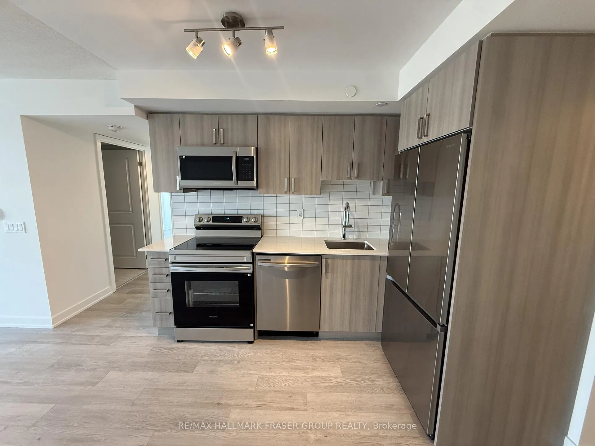 Photo 1 of Unit 1902, 1010 Sandy Beach Road, Pickering, Bay Ridges — HOMEH