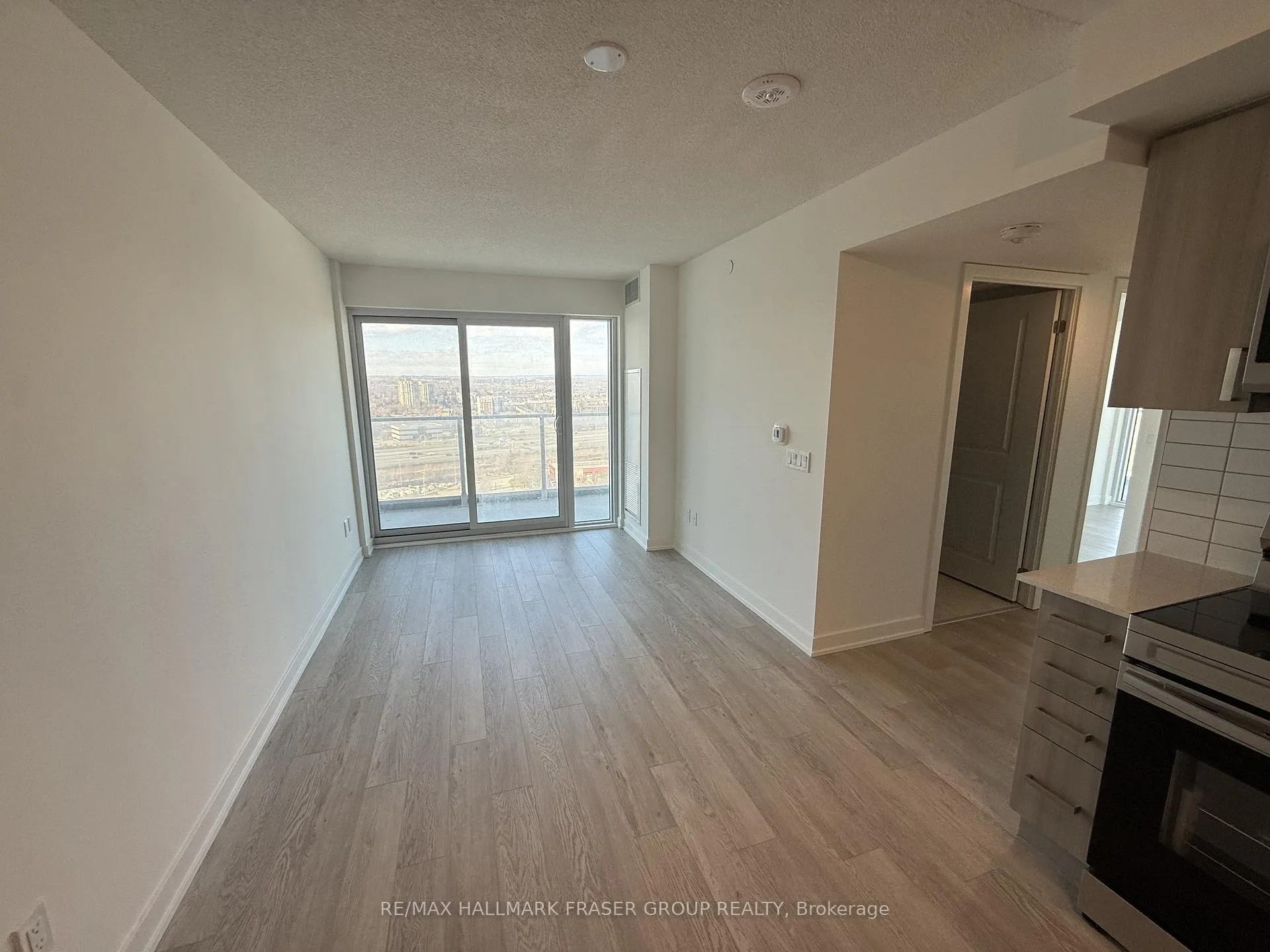 Photo 2 of Unit 1902, 1010 Sandy Beach Road, Pickering, Bay Ridges — HOMEH