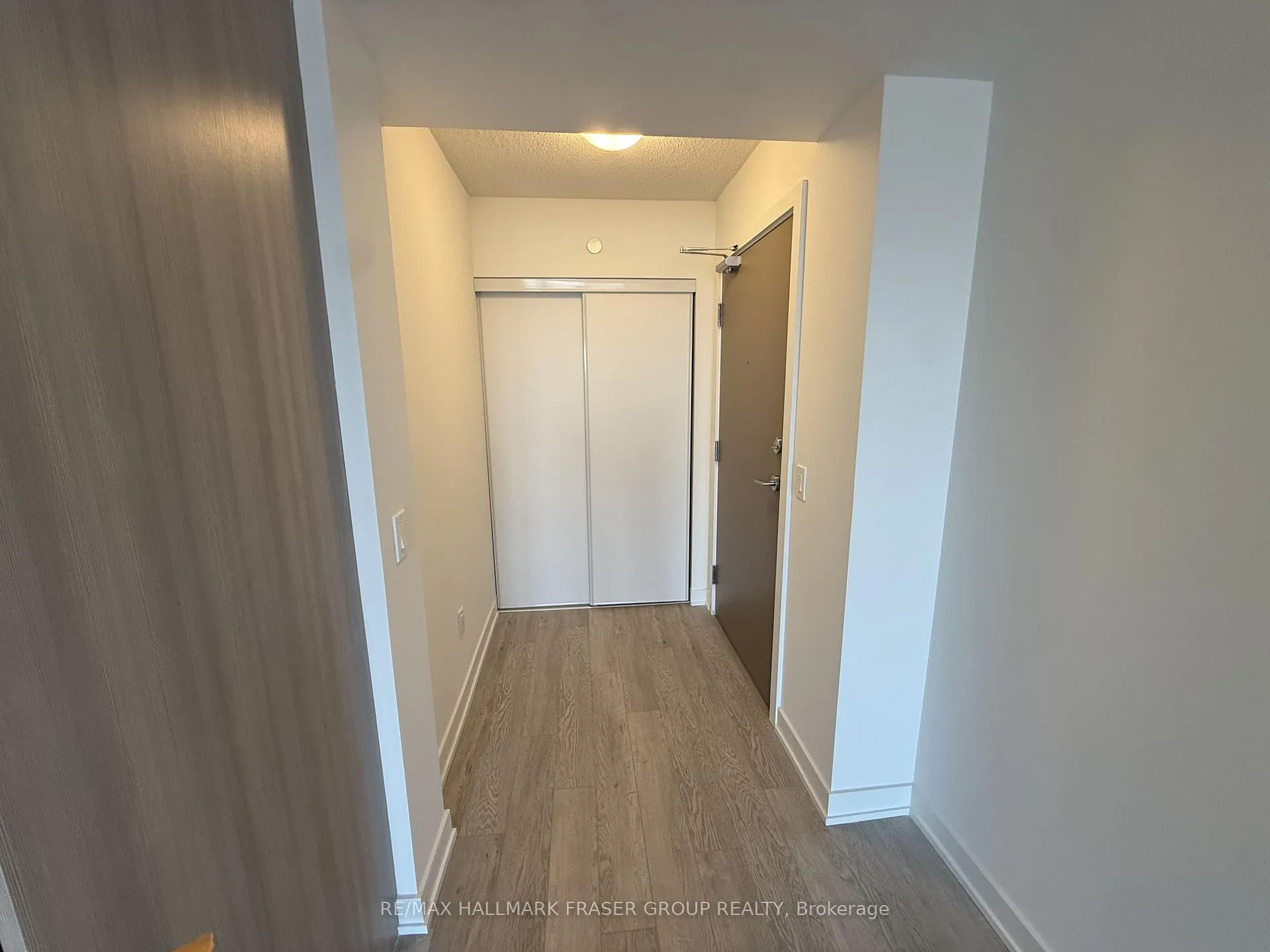 Photo 3 of Unit 1902, 1010 Sandy Beach Road, Pickering, Bay Ridges — HOMEH