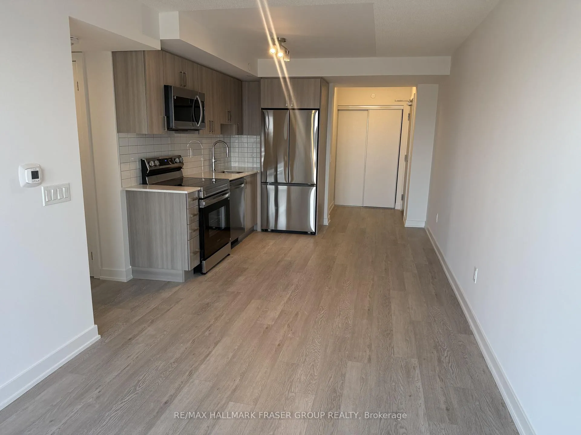 Photo 4 of Unit 1902, 1010 Sandy Beach Road, Pickering, Bay Ridges — HOMEH