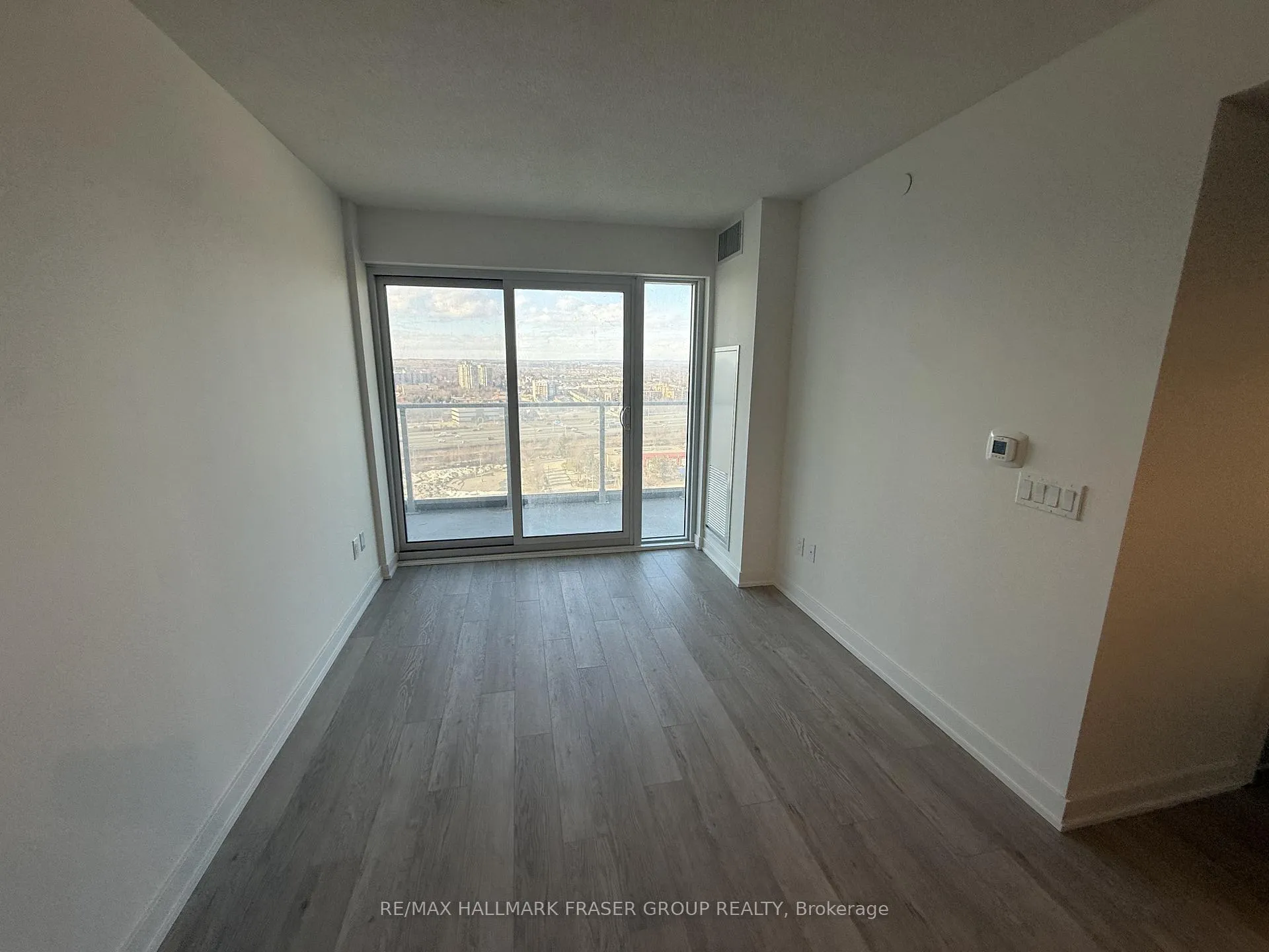 Photo 5 of Unit 1902, 1010 Sandy Beach Road, Pickering, Bay Ridges — HOMEH