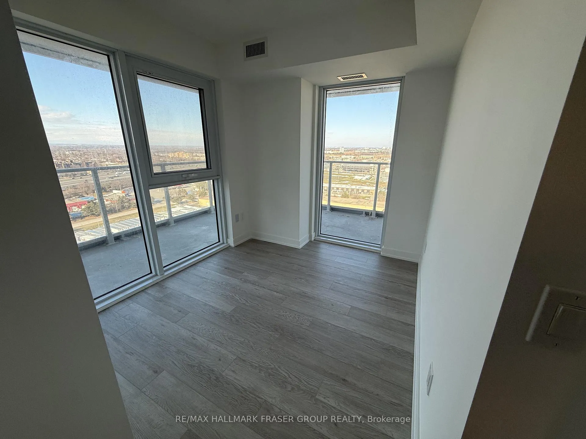 Photo 7 of Unit 1902, 1010 Sandy Beach Road, Pickering, Bay Ridges — HOMEH