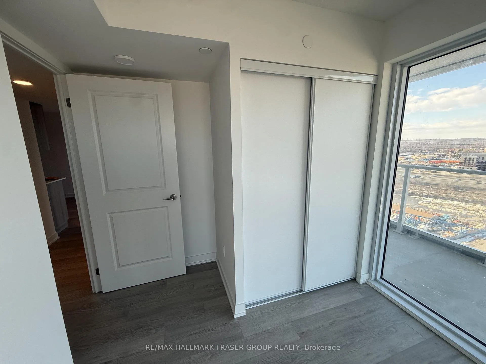 Photo 8 of Unit 1902, 1010 Sandy Beach Road, Pickering, Bay Ridges — HOMEH