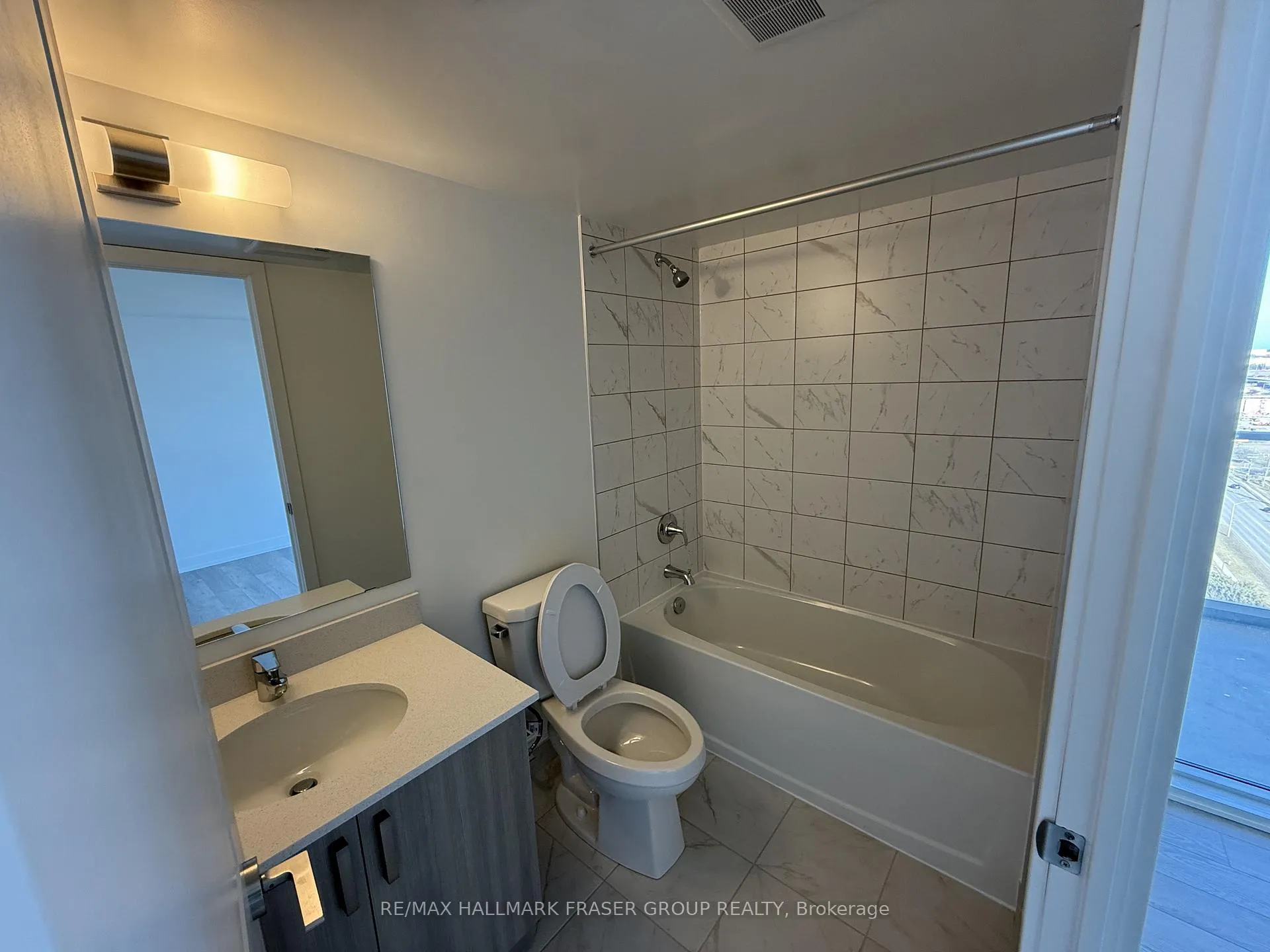 Photo 11 of Unit 1902, 1010 Sandy Beach Road, Pickering, Bay Ridges — HOMEH