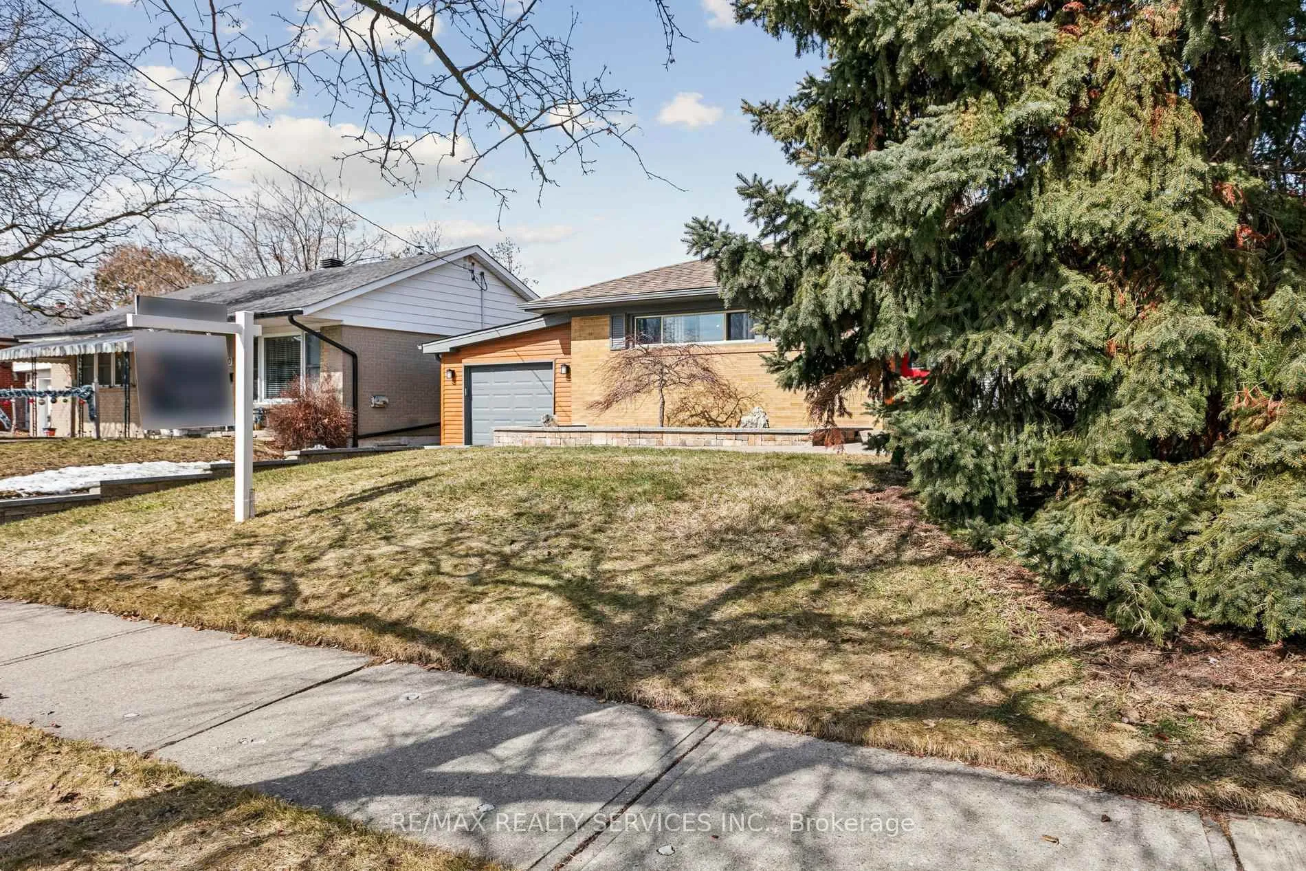 Photo 2 of 92 Eldomar Avenue, Brampton, Brampton East — HOMEH