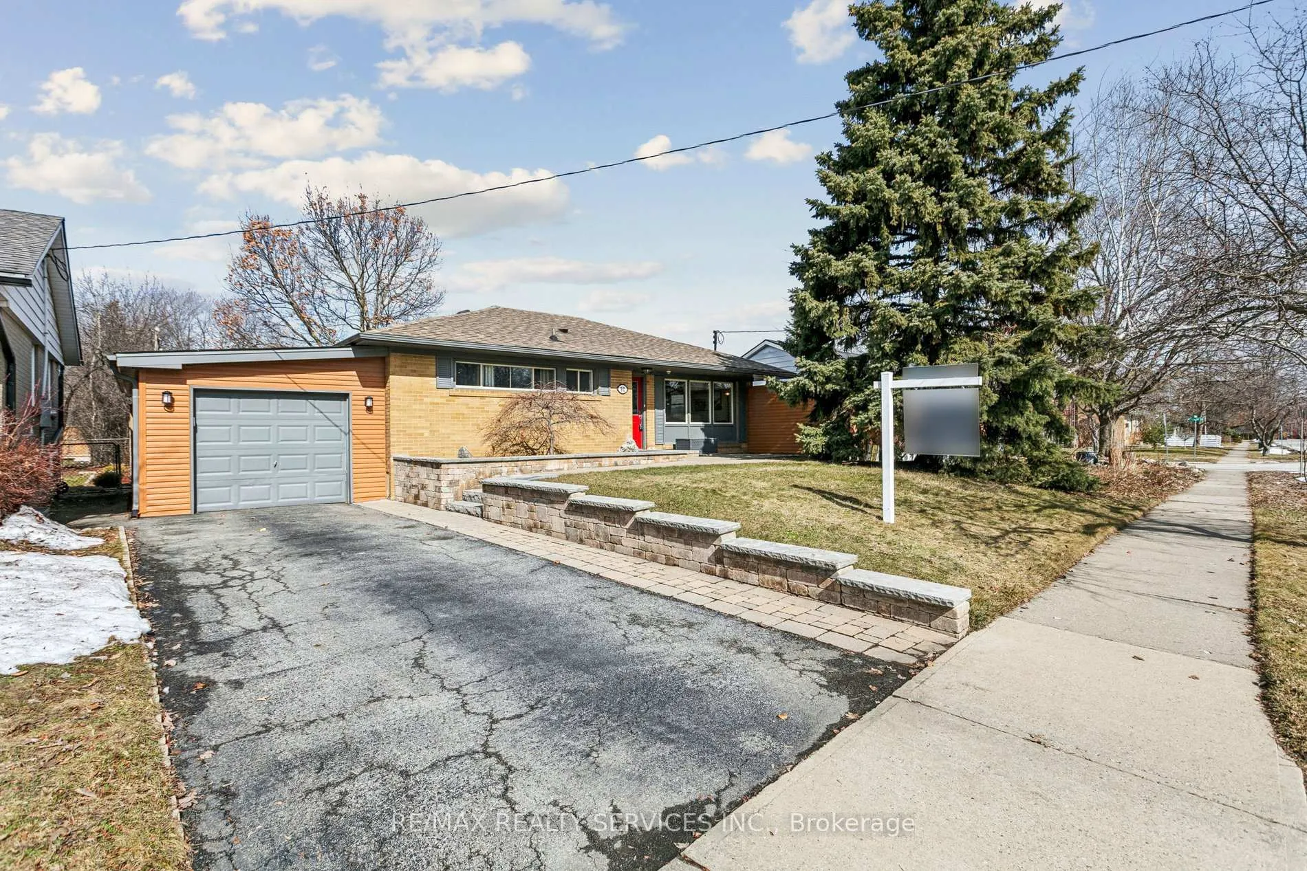 Photo 5 of 92 Eldomar Avenue, Brampton, Brampton East — HOMEH