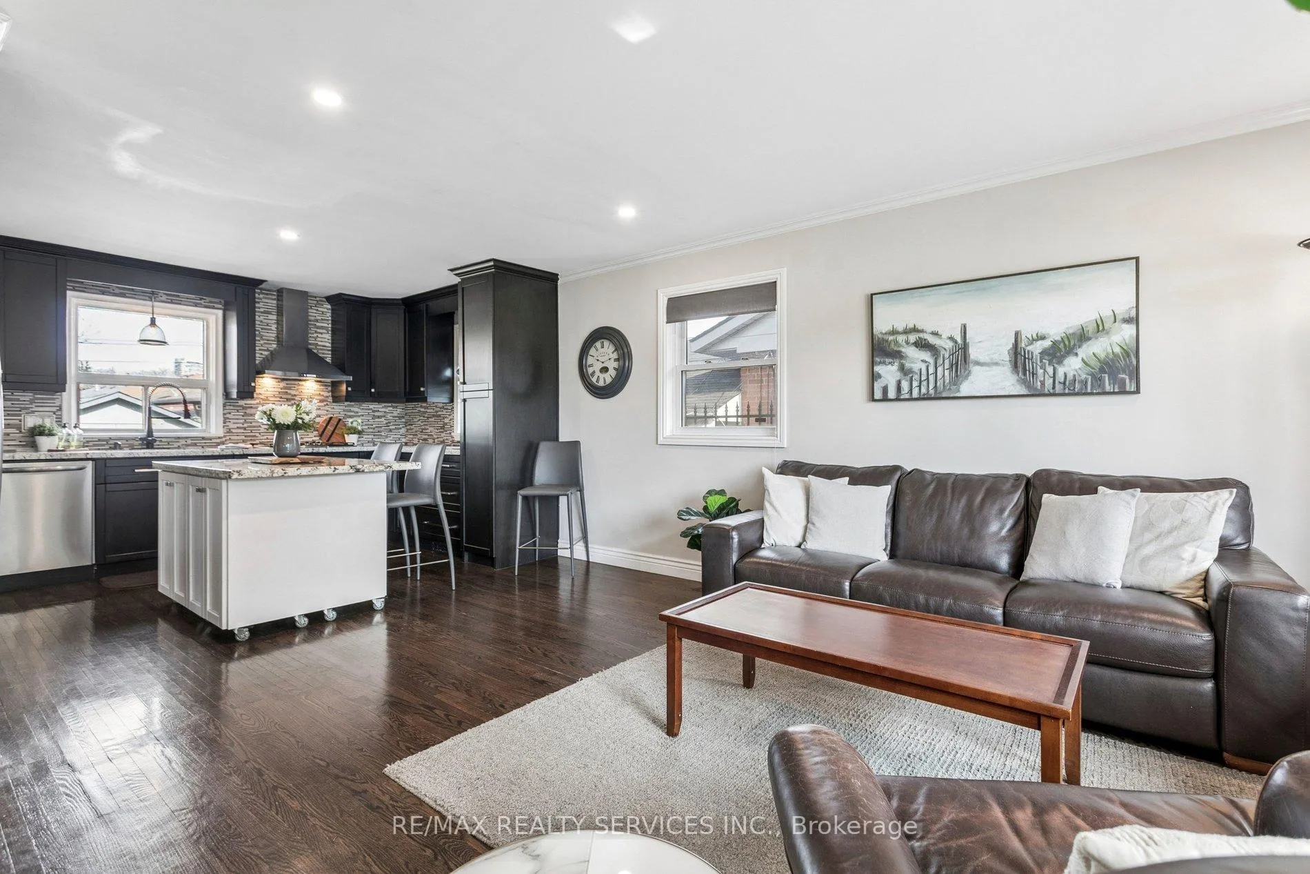 Photo 10 of 92 Eldomar Avenue, Brampton, Brampton East — HOMEH