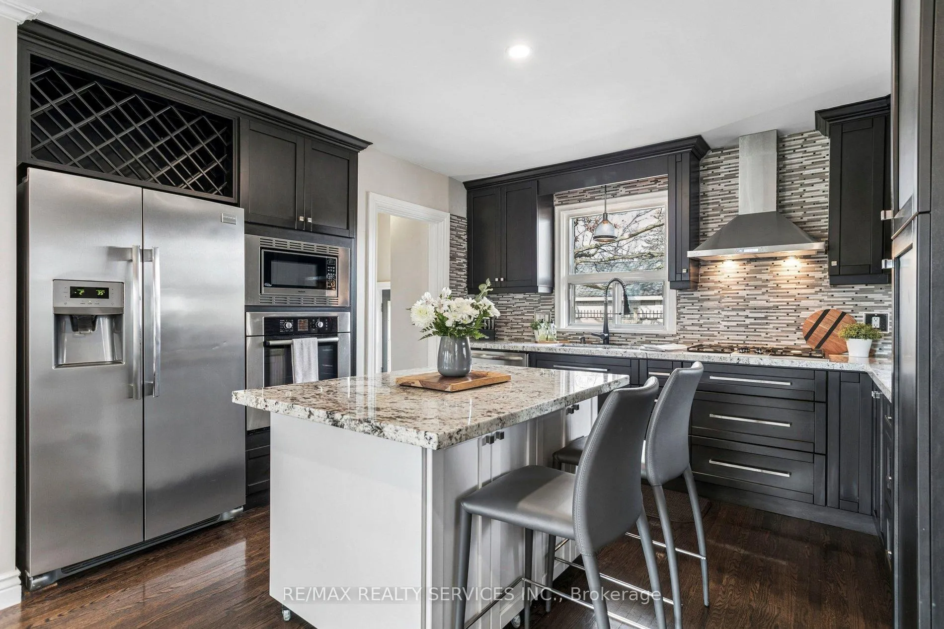Photo 13 of 92 Eldomar Avenue, Brampton, Brampton East — HOMEH