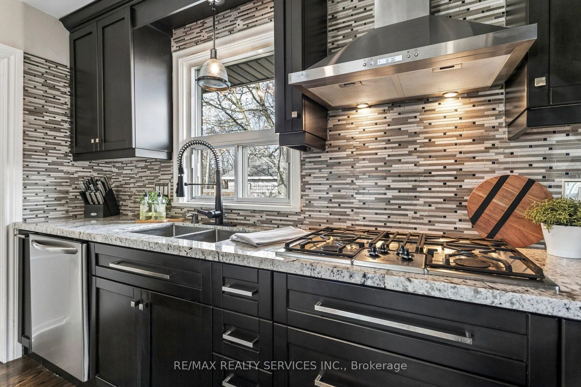 Photo 18 of 92 Eldomar Avenue, Brampton, Brampton East — HOMEH