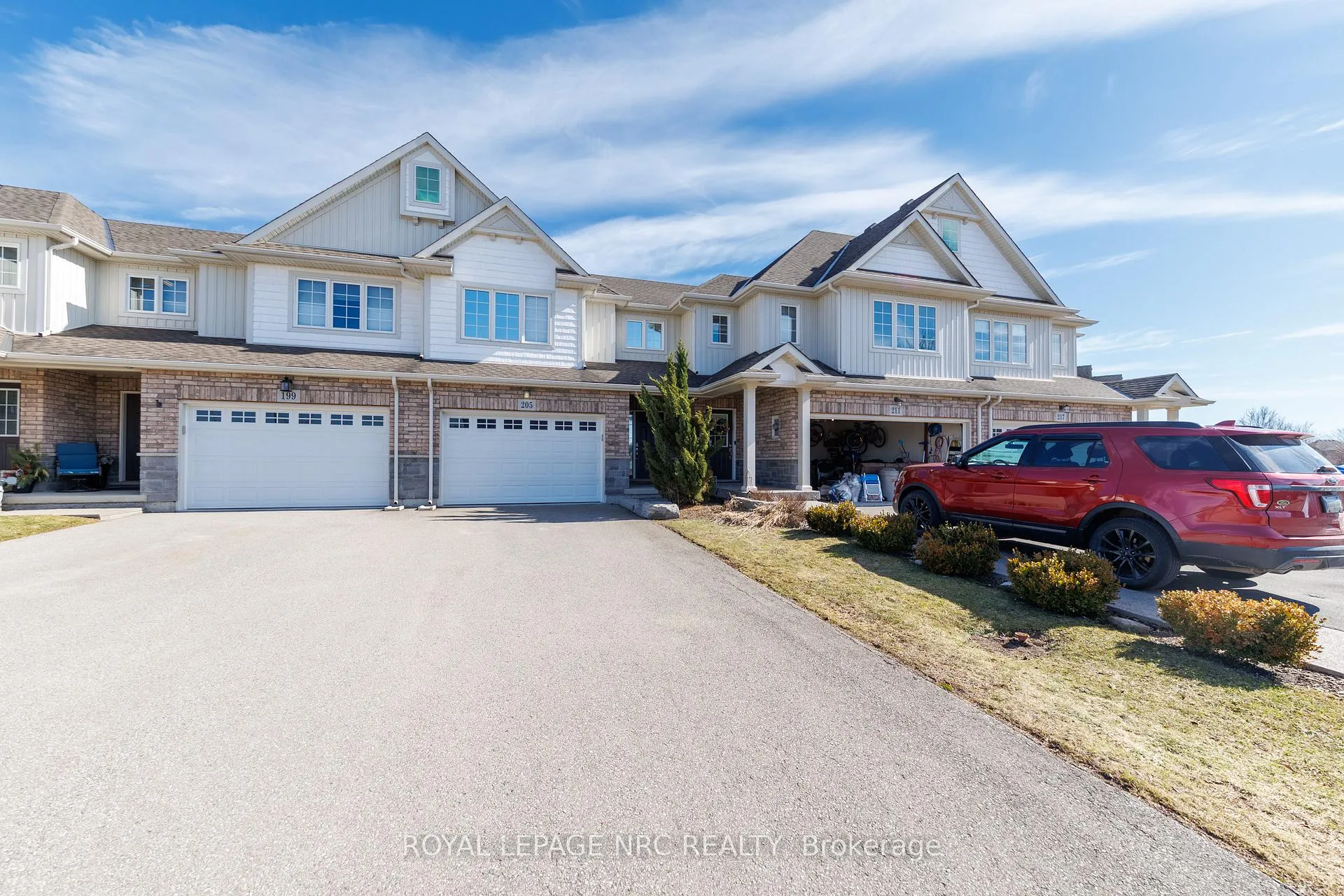 Photo 2 of 205 Cardinal Crescent, Welland, Coyle Creek — HOMEH
