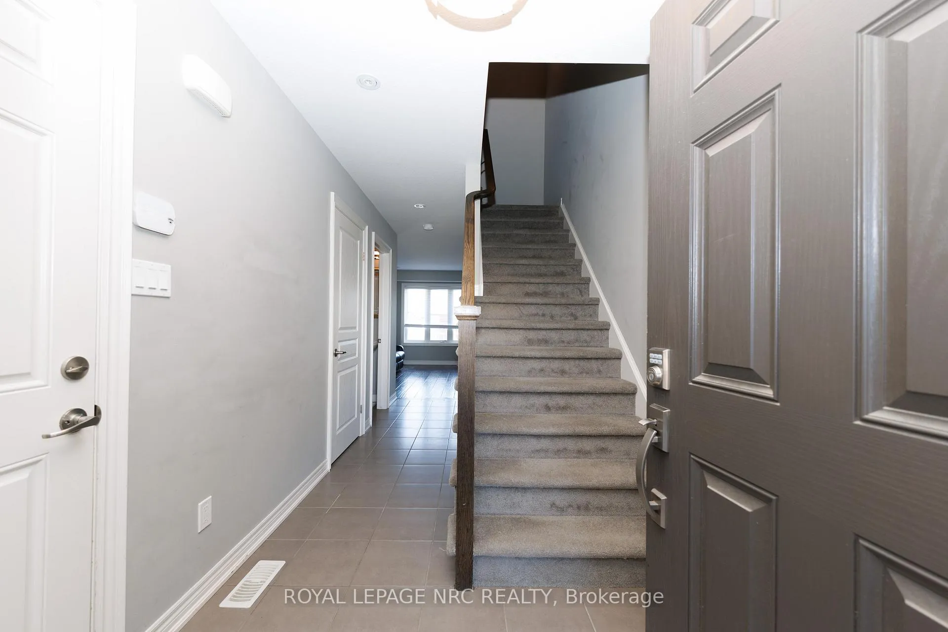 Photo 5 of 205 Cardinal Crescent, Welland, Coyle Creek — HOMEH