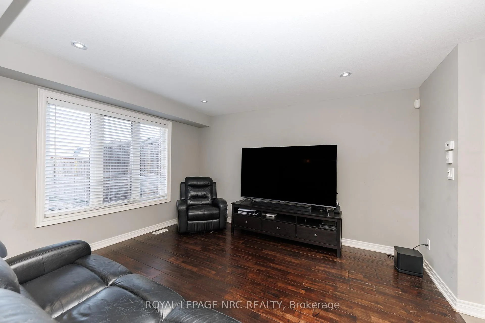 Photo 7 of 205 Cardinal Crescent, Welland, Coyle Creek — HOMEH