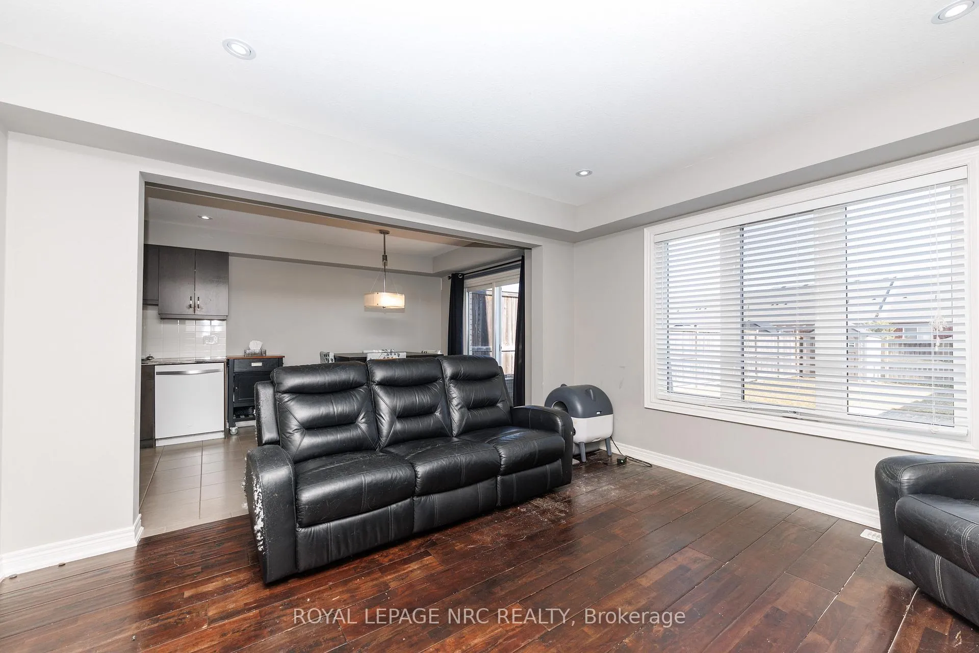 Photo 8 of 205 Cardinal Crescent, Welland, Coyle Creek — HOMEH