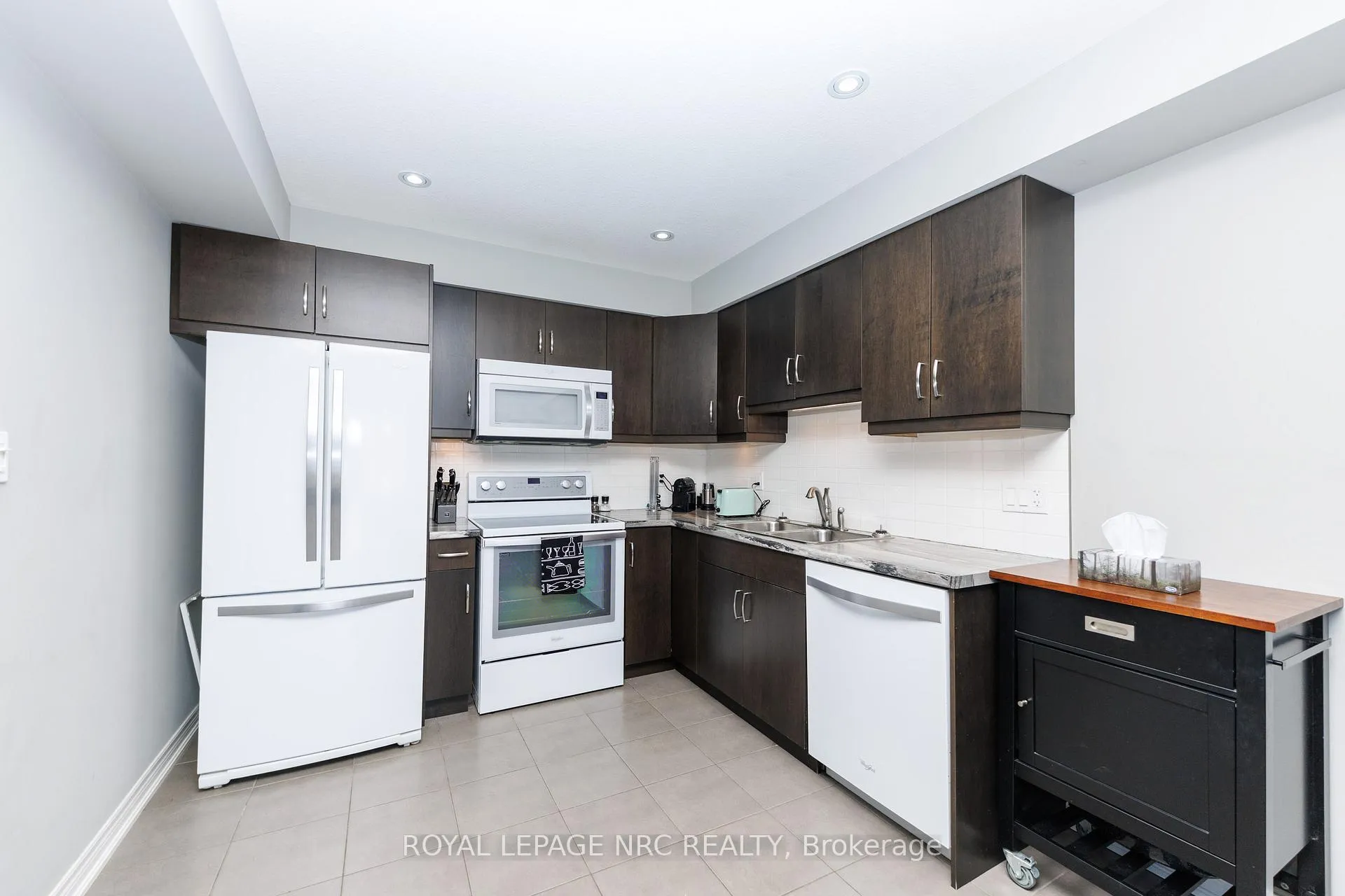 Photo 11 of 205 Cardinal Crescent, Welland, Coyle Creek — HOMEH