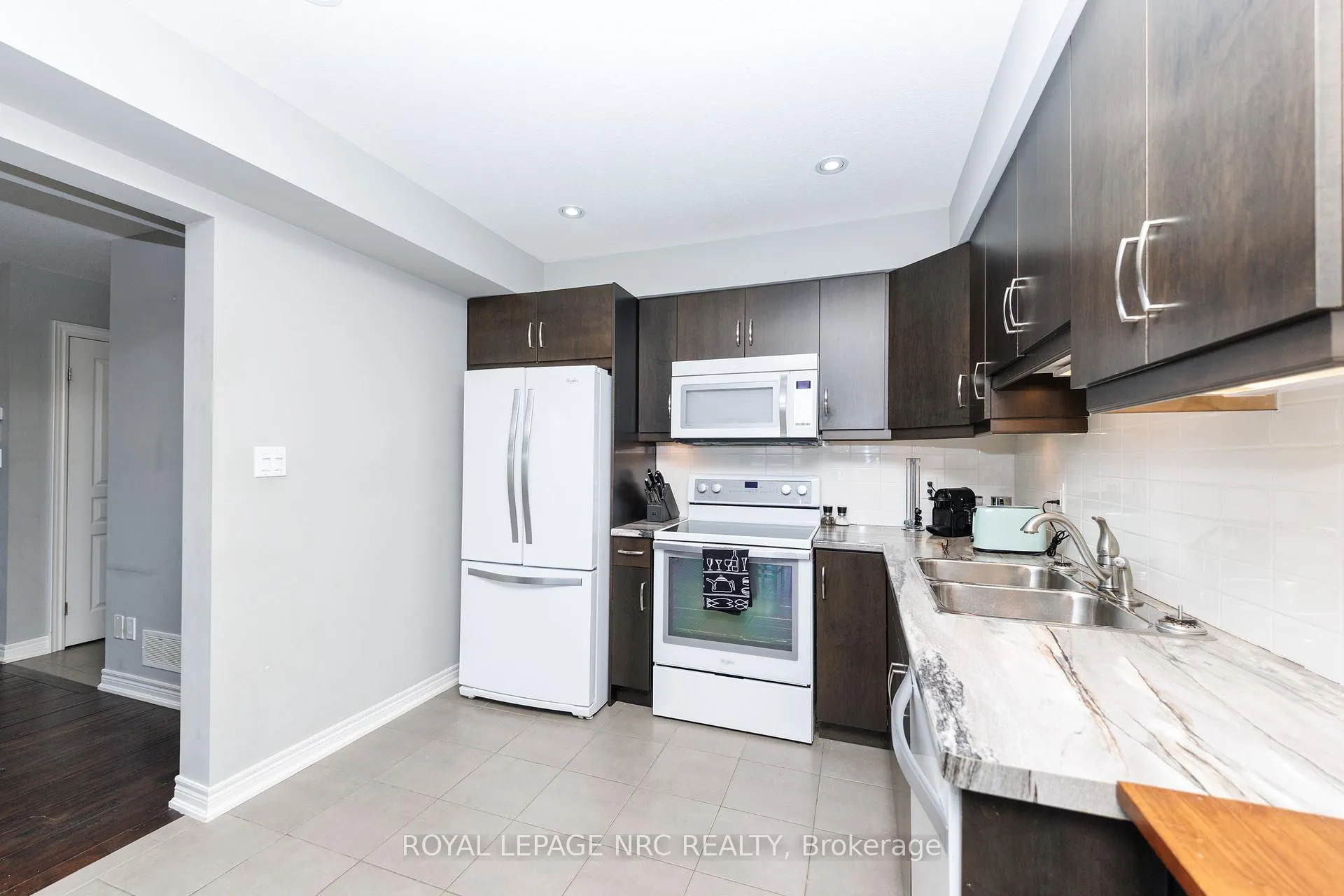 Photo 12 of 205 Cardinal Crescent, Welland, Coyle Creek — HOMEH