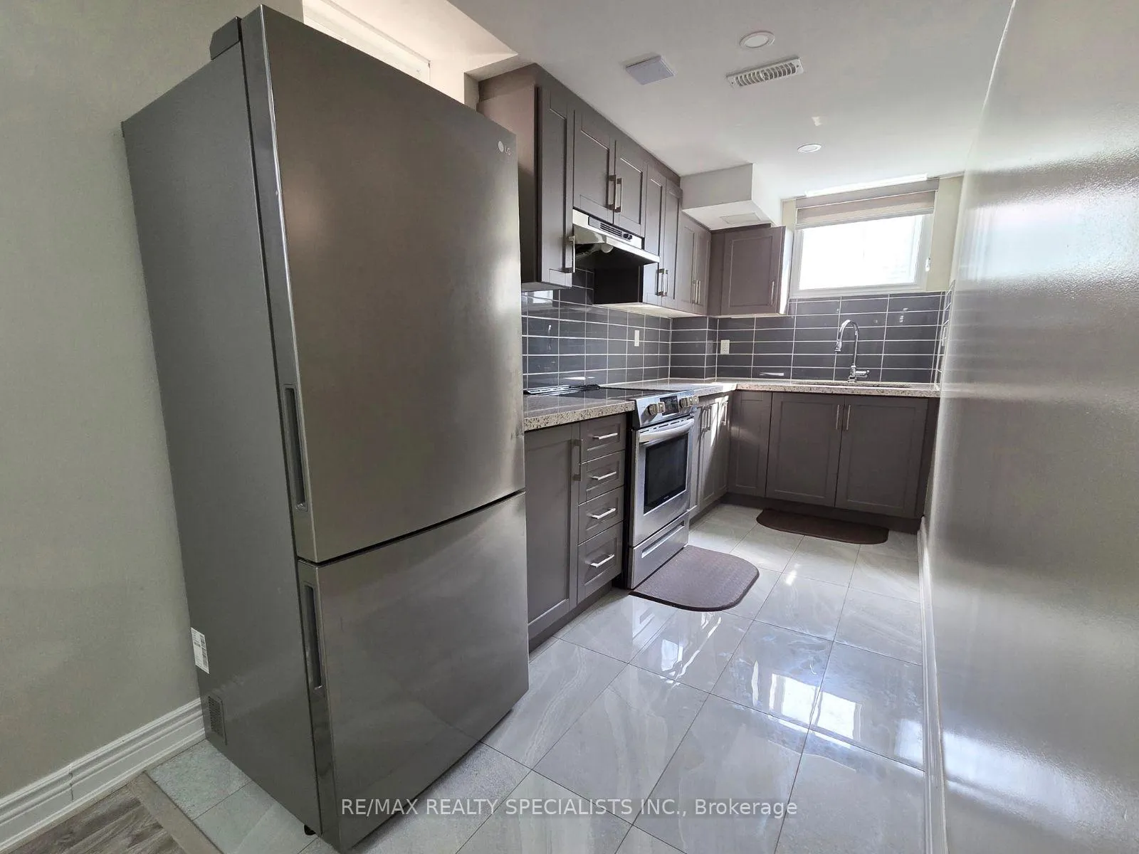 Photo 4 of Unit Bsmt, 117 Adventura Road, Brampton, Northwest Brampton — HOMEH