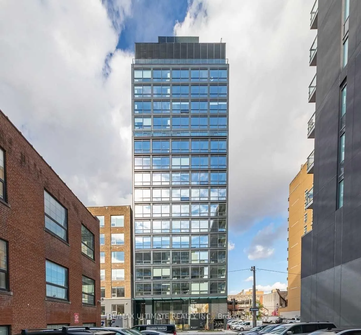 Front of Unit 1305, 458 Richmond Street W