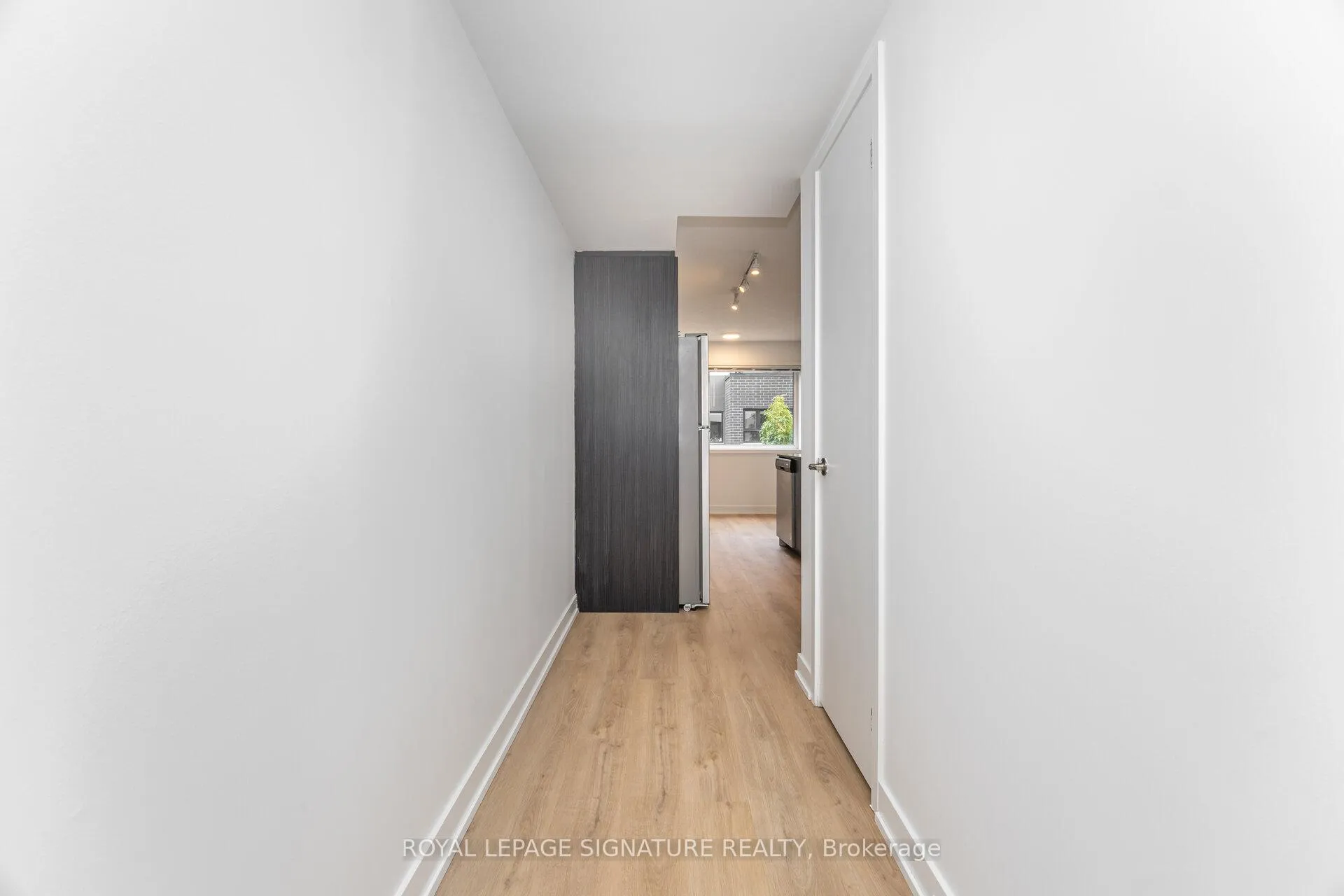 Photo 4 of Unit 610, 1129 Cooke Boulevard, Burlington, LaSalle — HOMEH