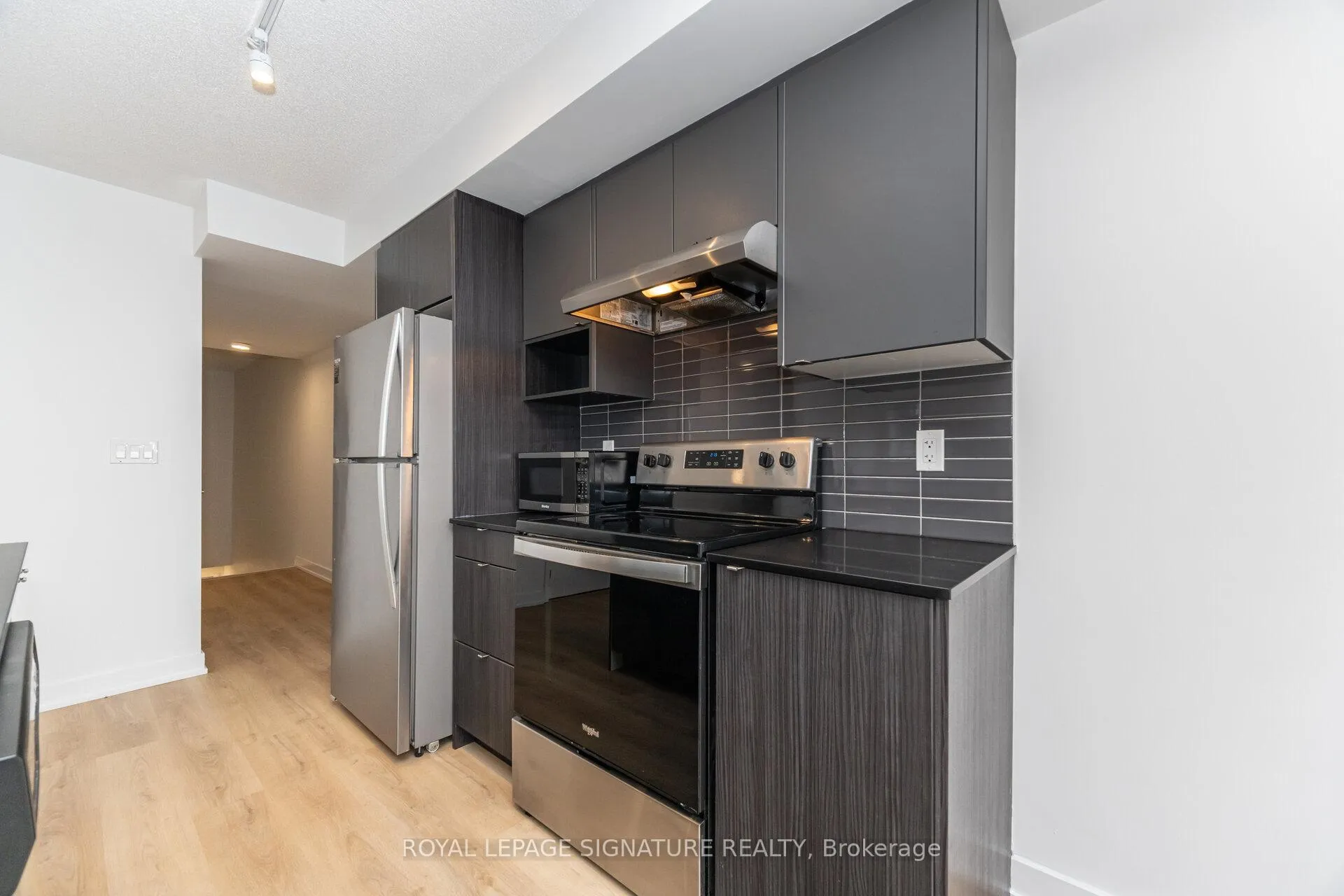 Photo 7 of Unit 610, 1129 Cooke Boulevard, Burlington, LaSalle — HOMEH