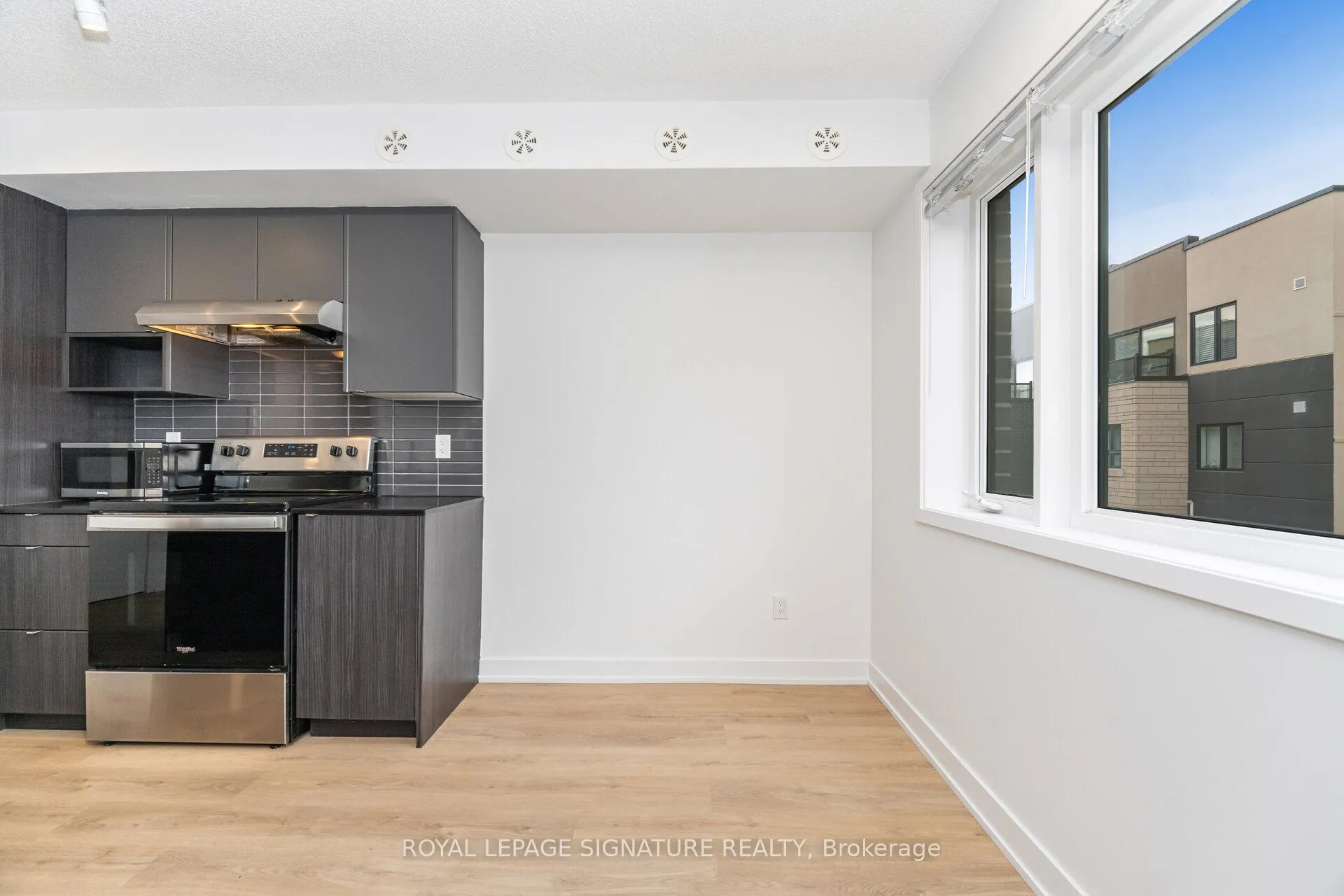 Photo 10 of Unit 610, 1129 Cooke Boulevard, Burlington, LaSalle — HOMEH