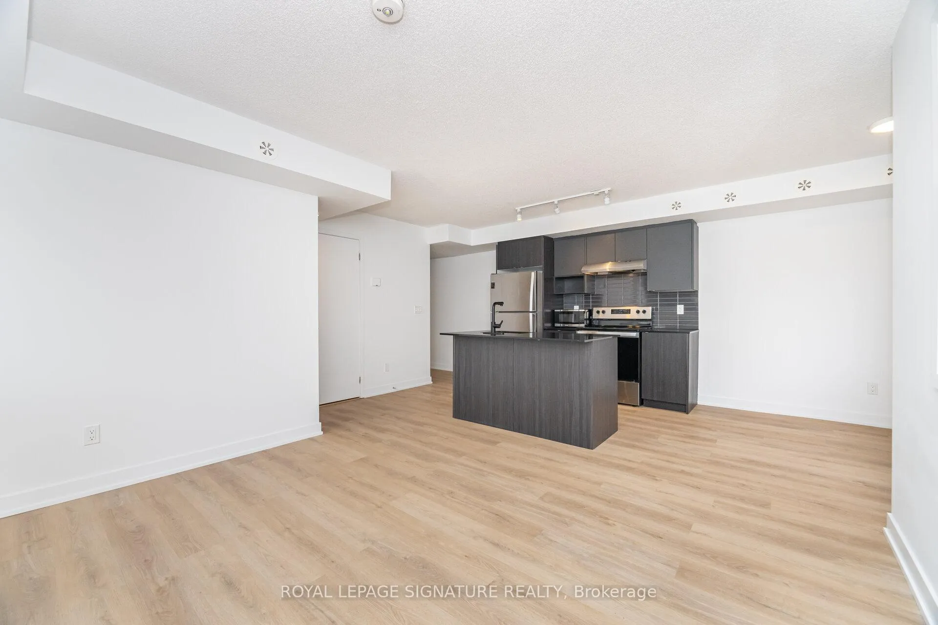Photo 13 of Unit 610, 1129 Cooke Boulevard, Burlington, LaSalle — HOMEH