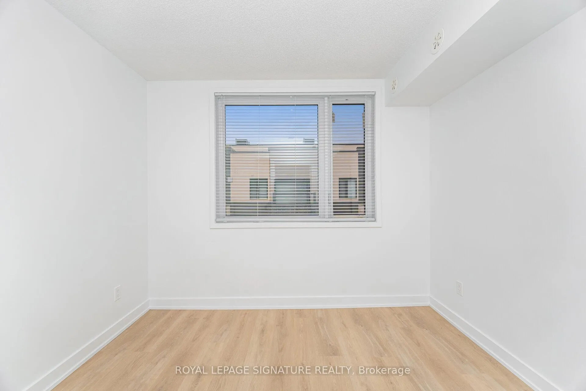 Photo 16 of Unit 610, 1129 Cooke Boulevard, Burlington, LaSalle — HOMEH
