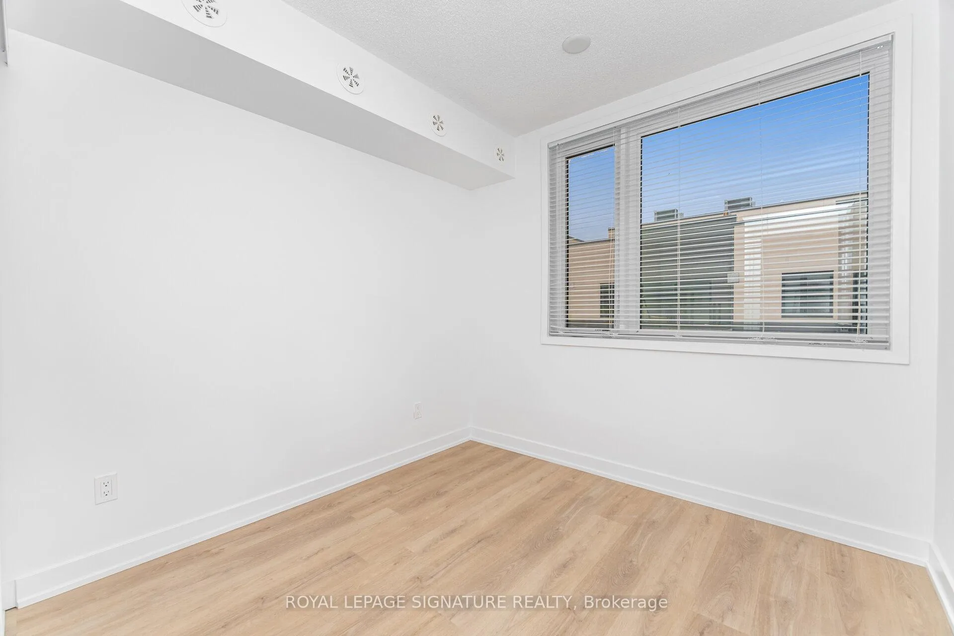 Photo 17 of Unit 610, 1129 Cooke Boulevard, Burlington, LaSalle — HOMEH