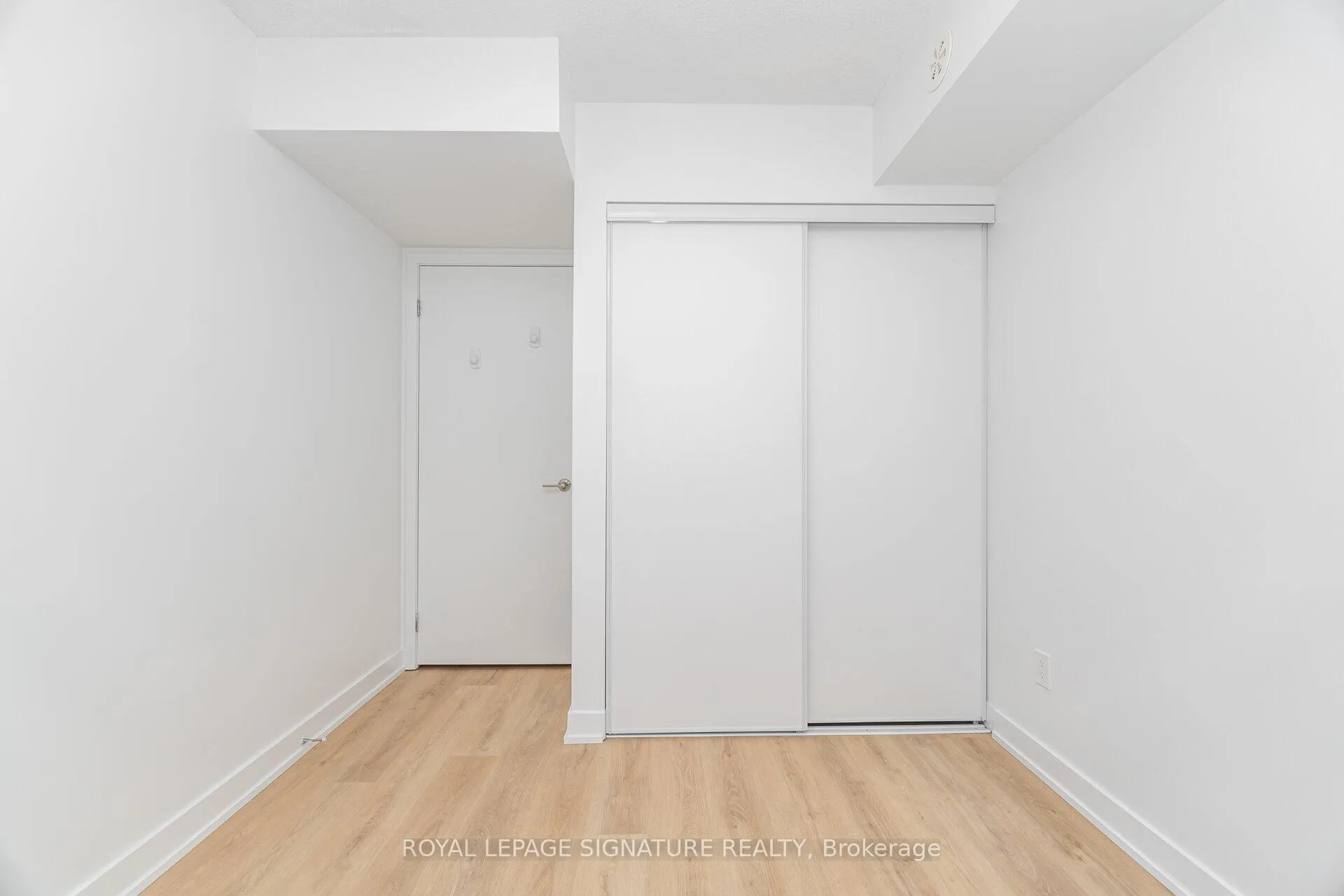 Photo 18 of Unit 610, 1129 Cooke Boulevard, Burlington, LaSalle — HOMEH